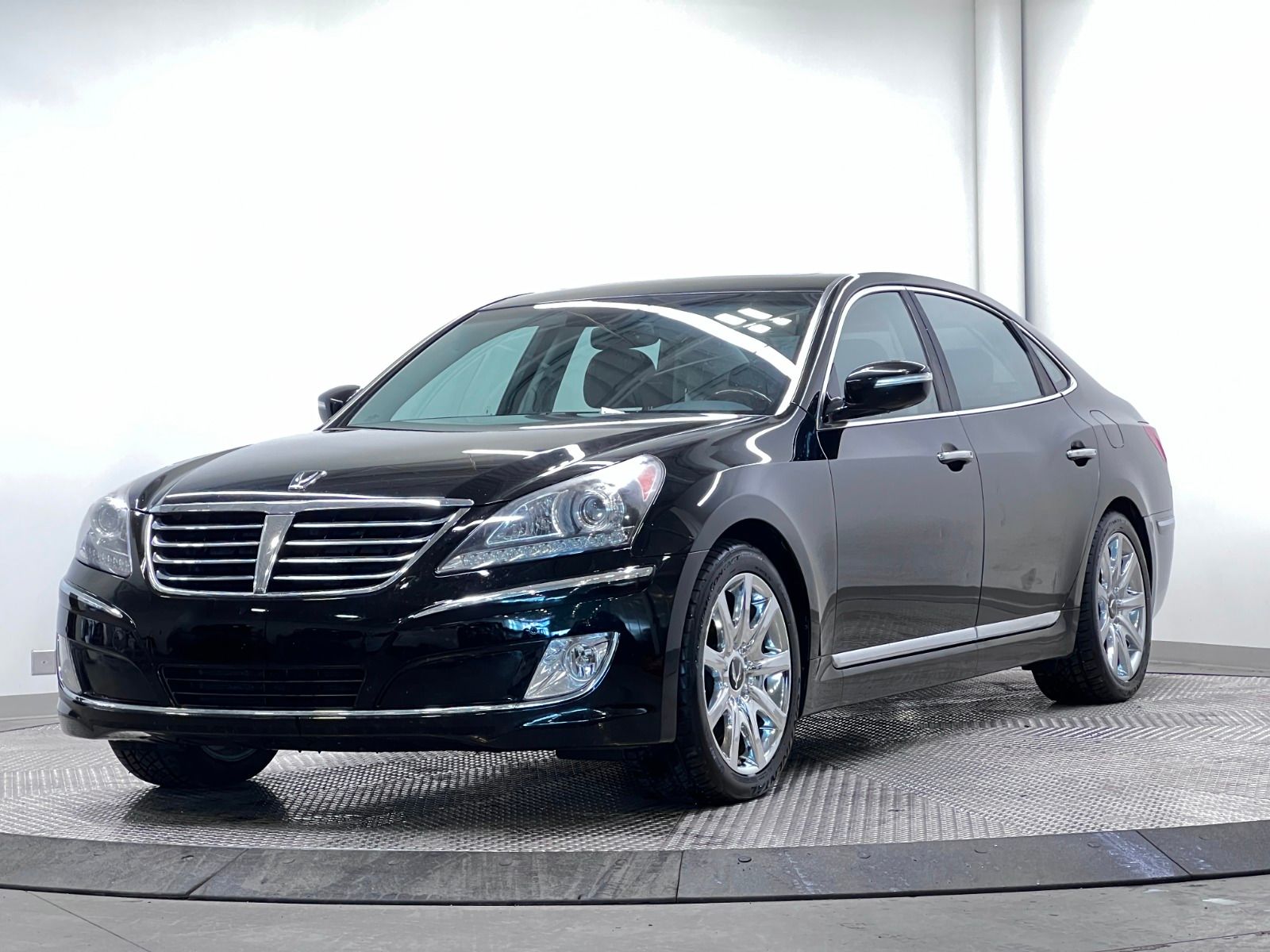  2012 Hyundai Equus Sedan Rear-Wheel Drive 8-Speed Automatic