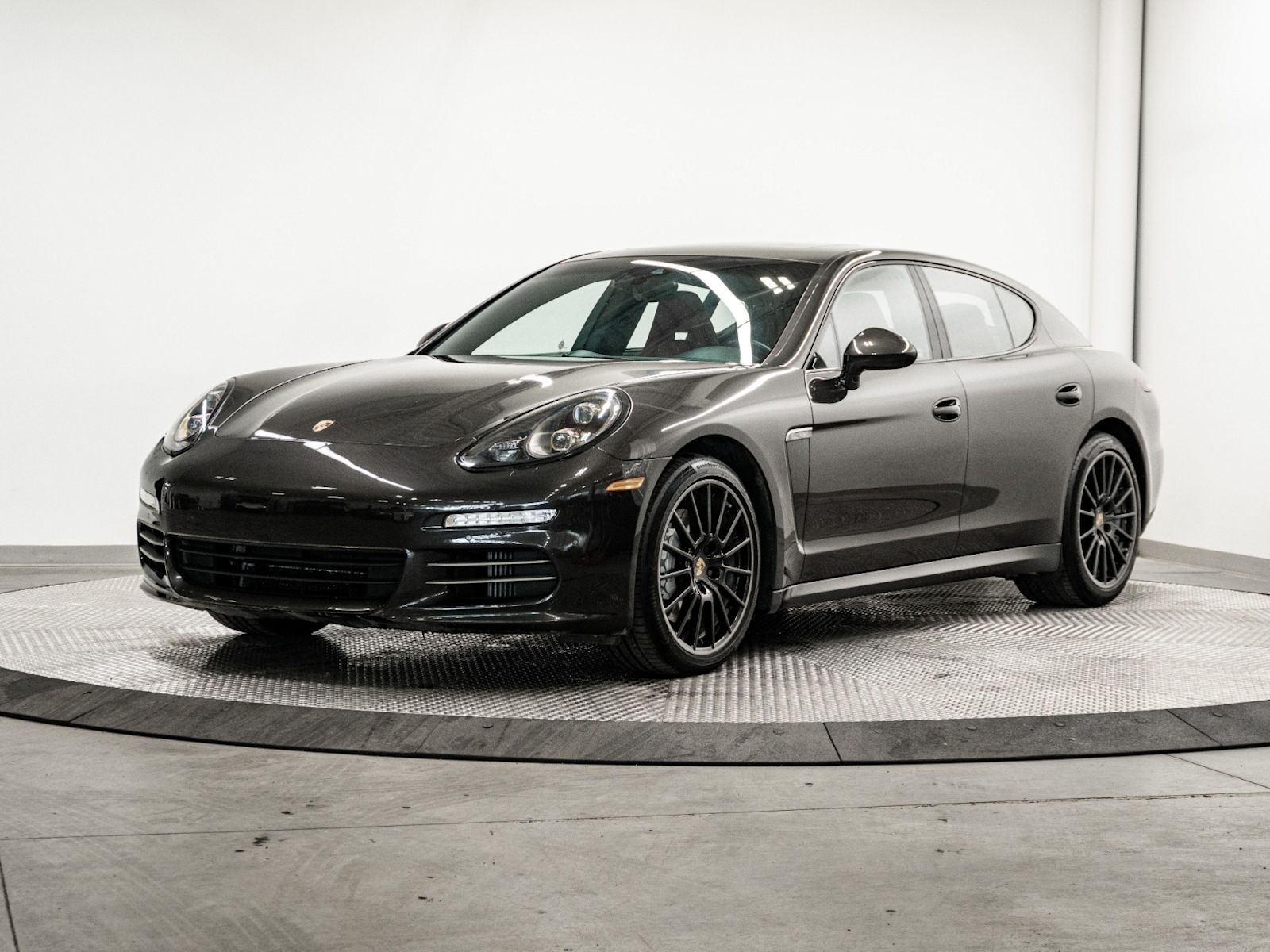  2016 Porsche Panamera Sedan Rear-Wheel Drive 7-Speed Automatic