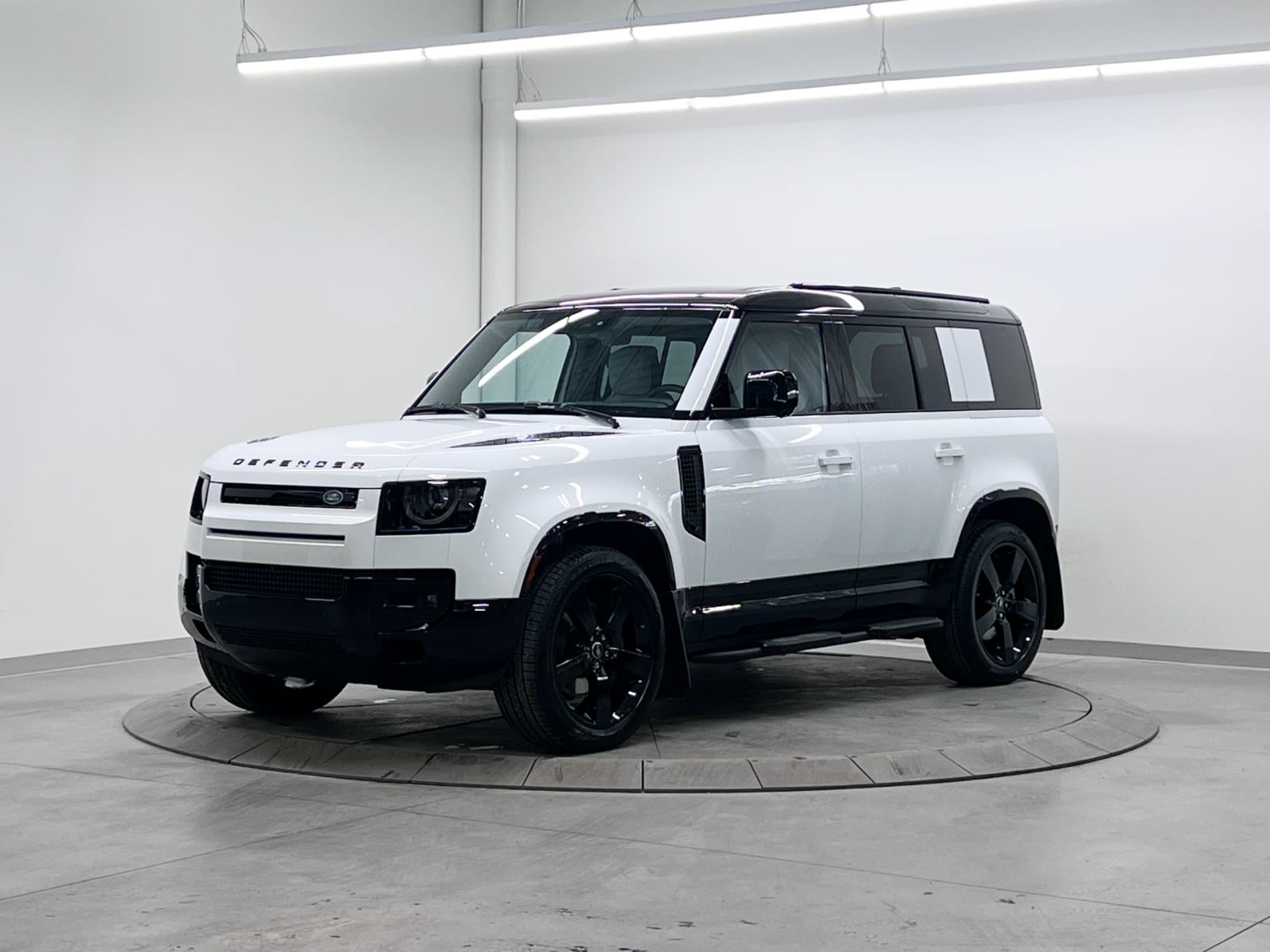 Land Rover Defender 110 P400 X-Dynamic SE AWD 2025