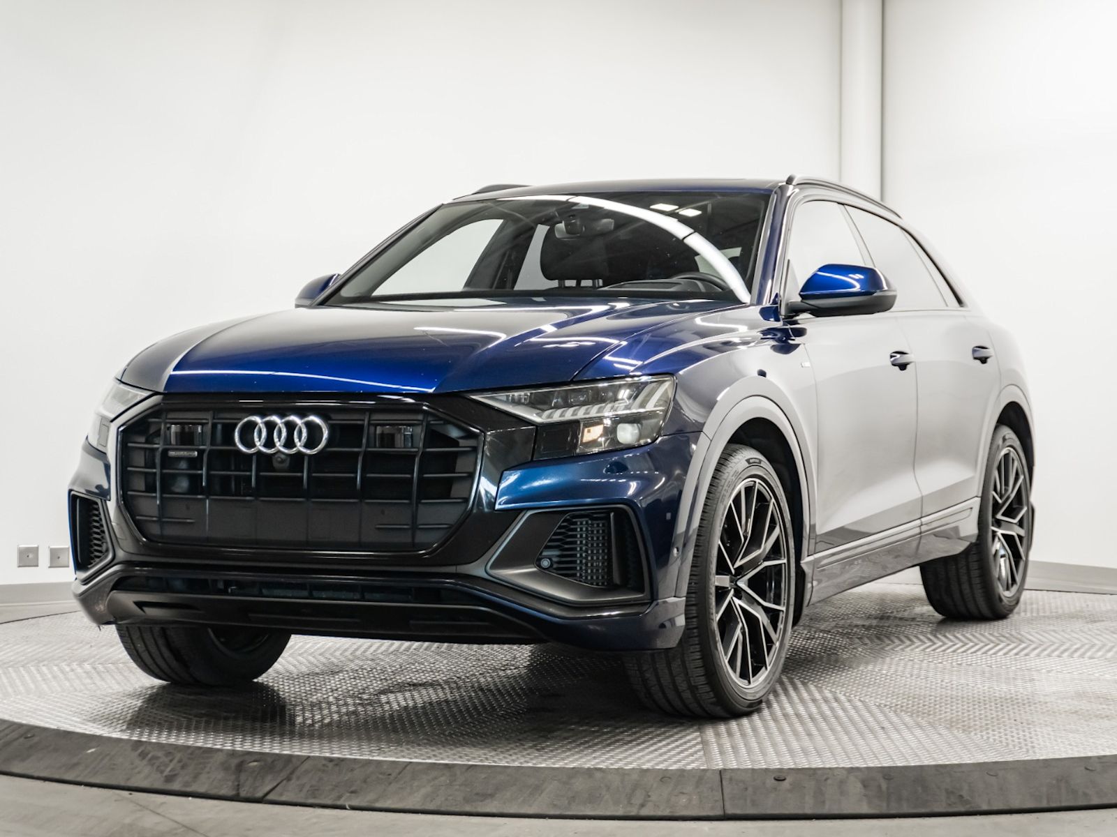  2021 Audi Q8 SUV / Crossover  8-Speed Automatic