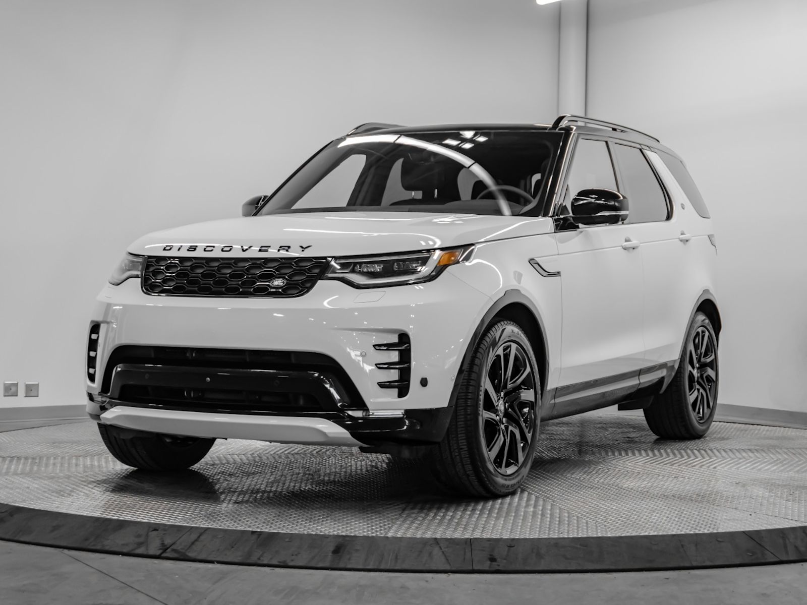 2025 Land Rover Discovery SUV / Crossover All-Wheel Drive 8-Speed Automatic