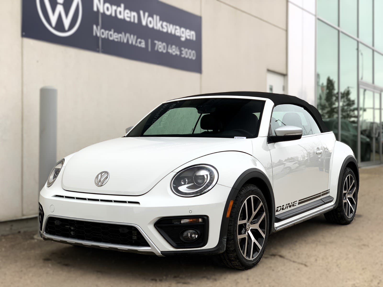 Volkswagen Beetle 2.0T Dune Convertible FWD 2018