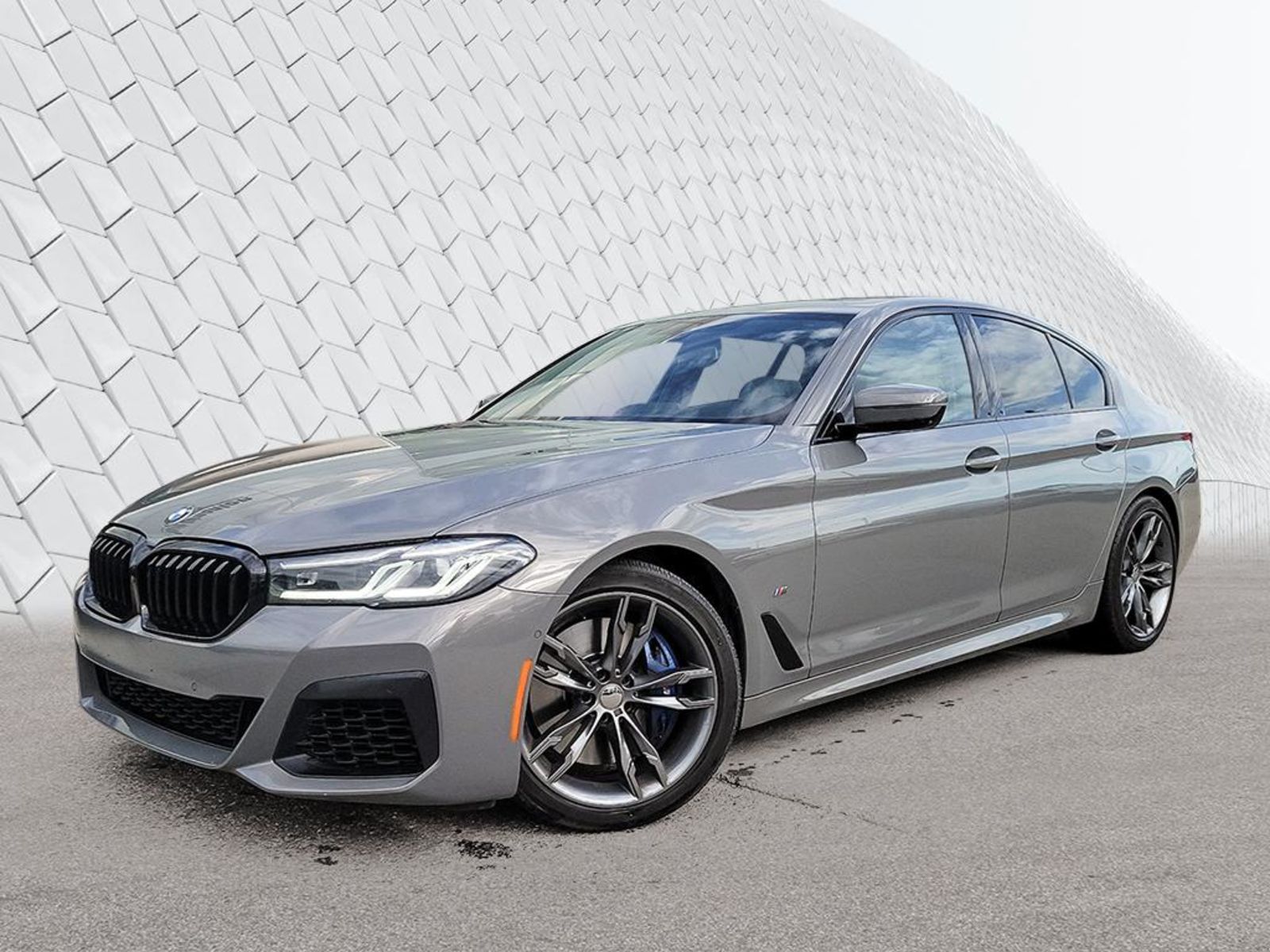 2022 BMW 5 Series M550i xDrive AWD