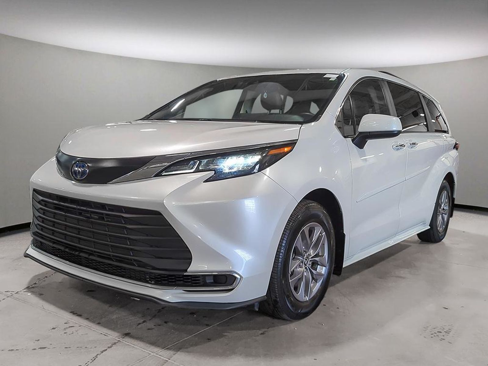 2024 Toyota Sienna Minivan Front-Wheel Drive Continuously Variable Transmission
