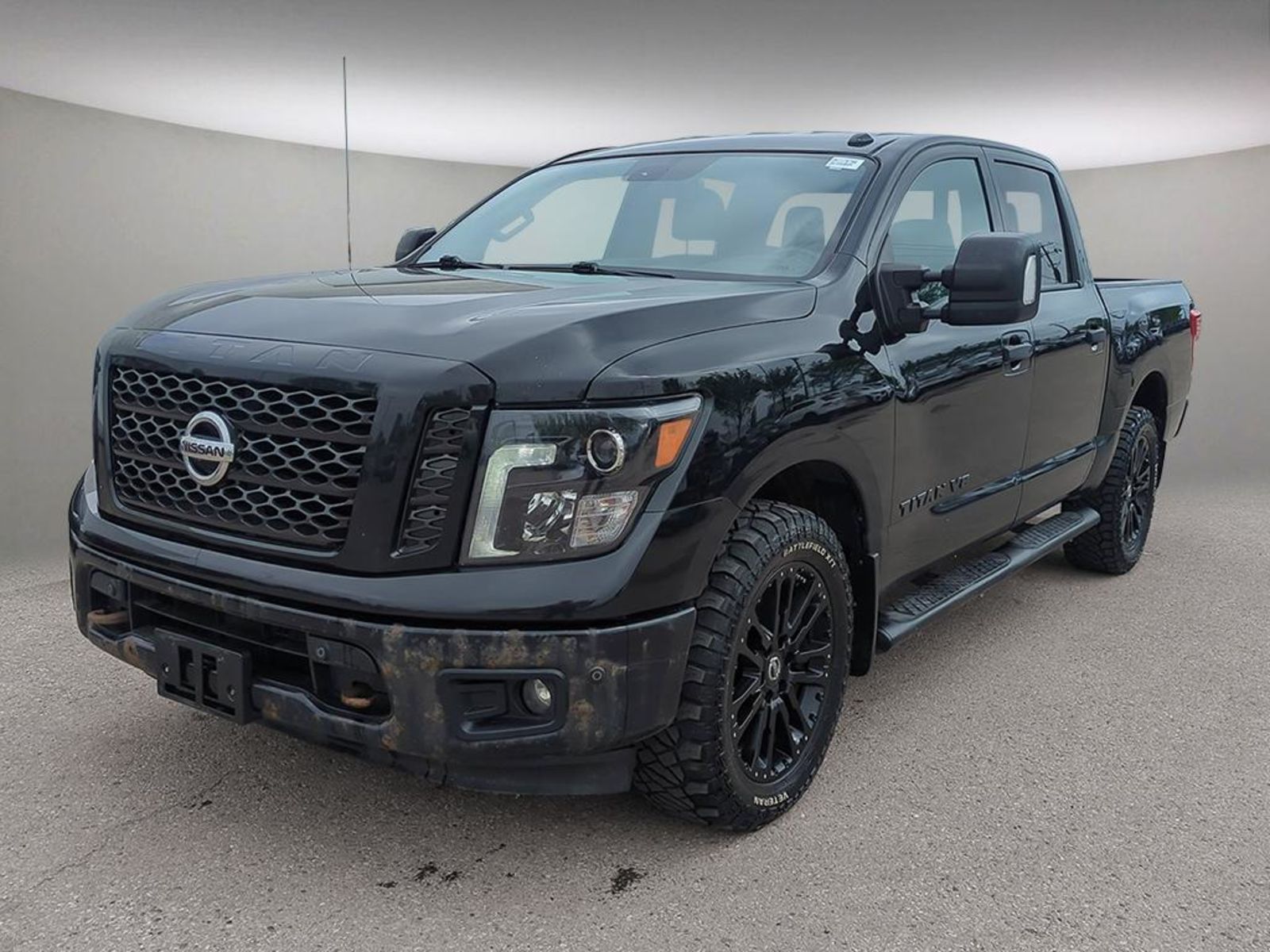 2018 Nissan Titan SV Crew Cab 4WD Pickup Truck Four-Wheel Drive 7-Speed Automatic