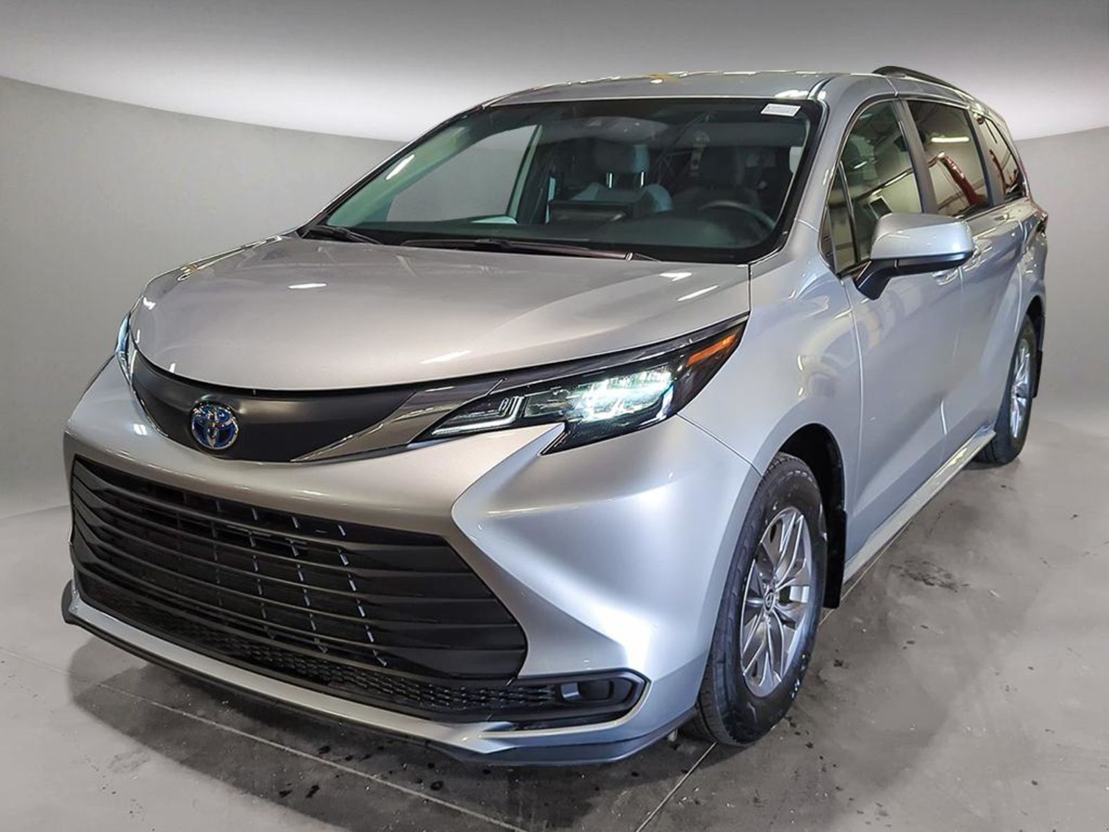  2025 Toyota Sienna Minivan Front-Wheel Drive Continuously Variable Transmission