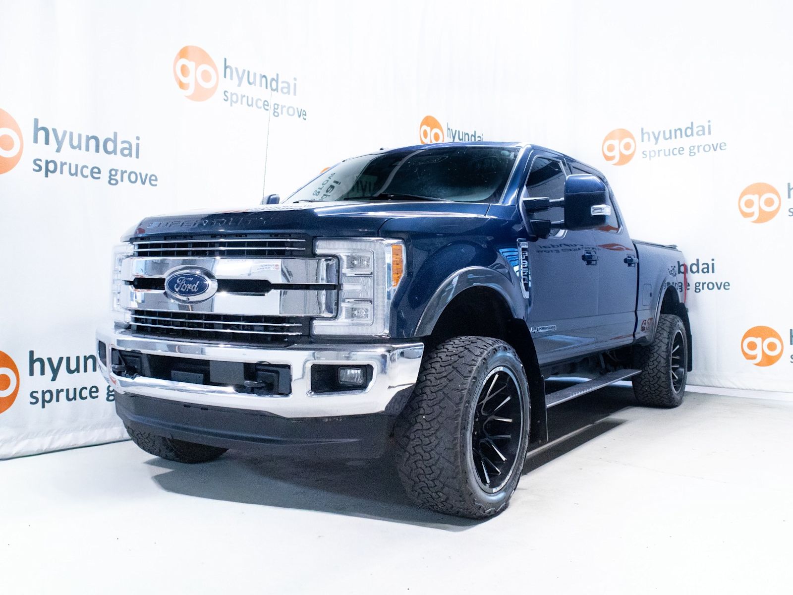  2018 Ford F-350 Super Duty Lariat Crew Cab 4WD   