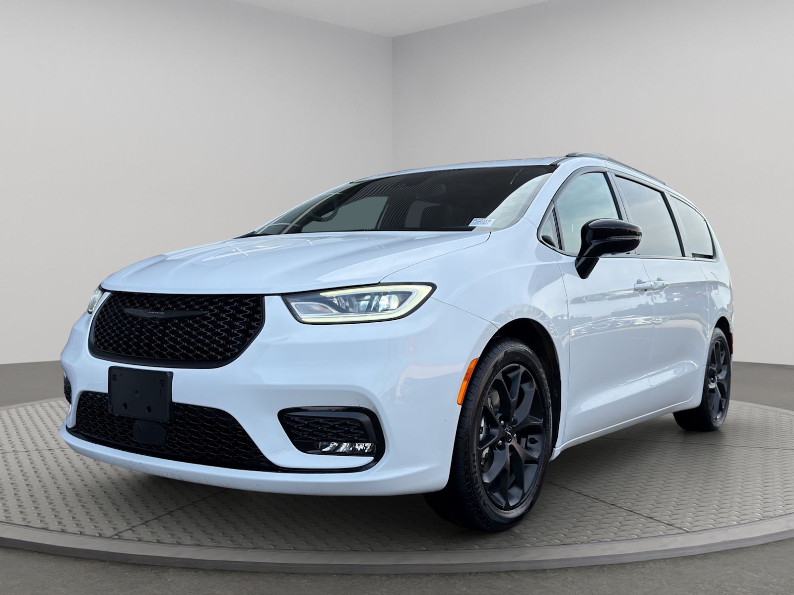  2025 Chrysler Pacifica Minivan Front-Wheel Drive 9-Speed Automatic