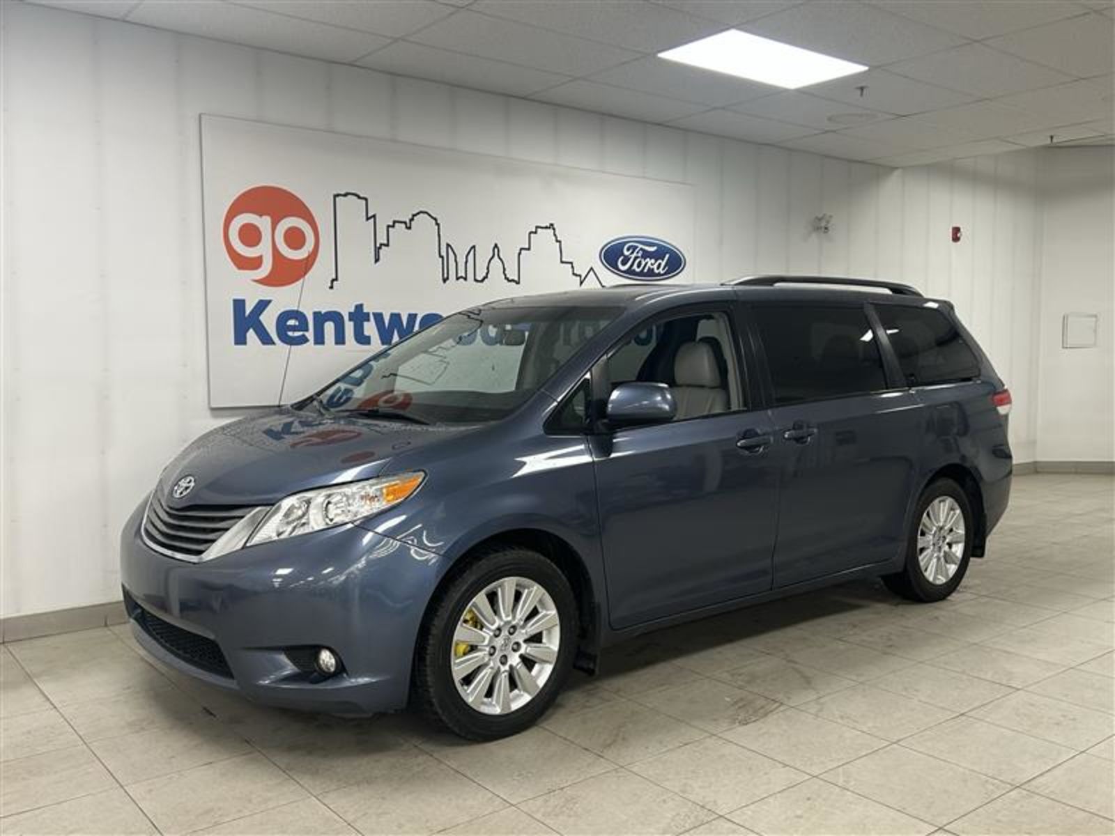  2014 Toyota Sienna XLE 7-Passenger AWD   