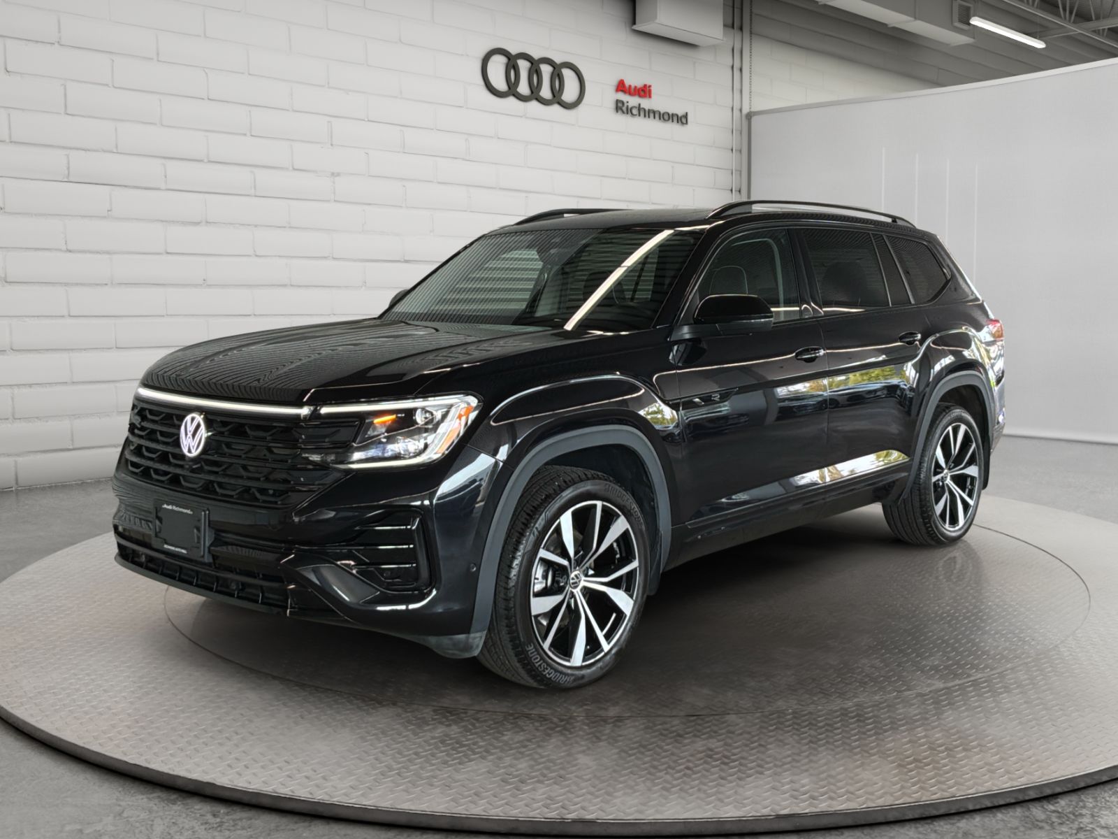  2025 Volkswagen Atlas SUV / Crossover  8-Speed Automatic