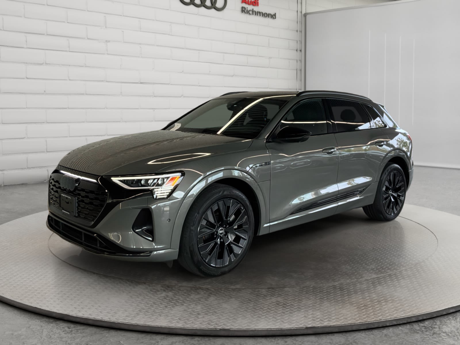  2024 Audi Q8 e-tron quattro Premium AWD   