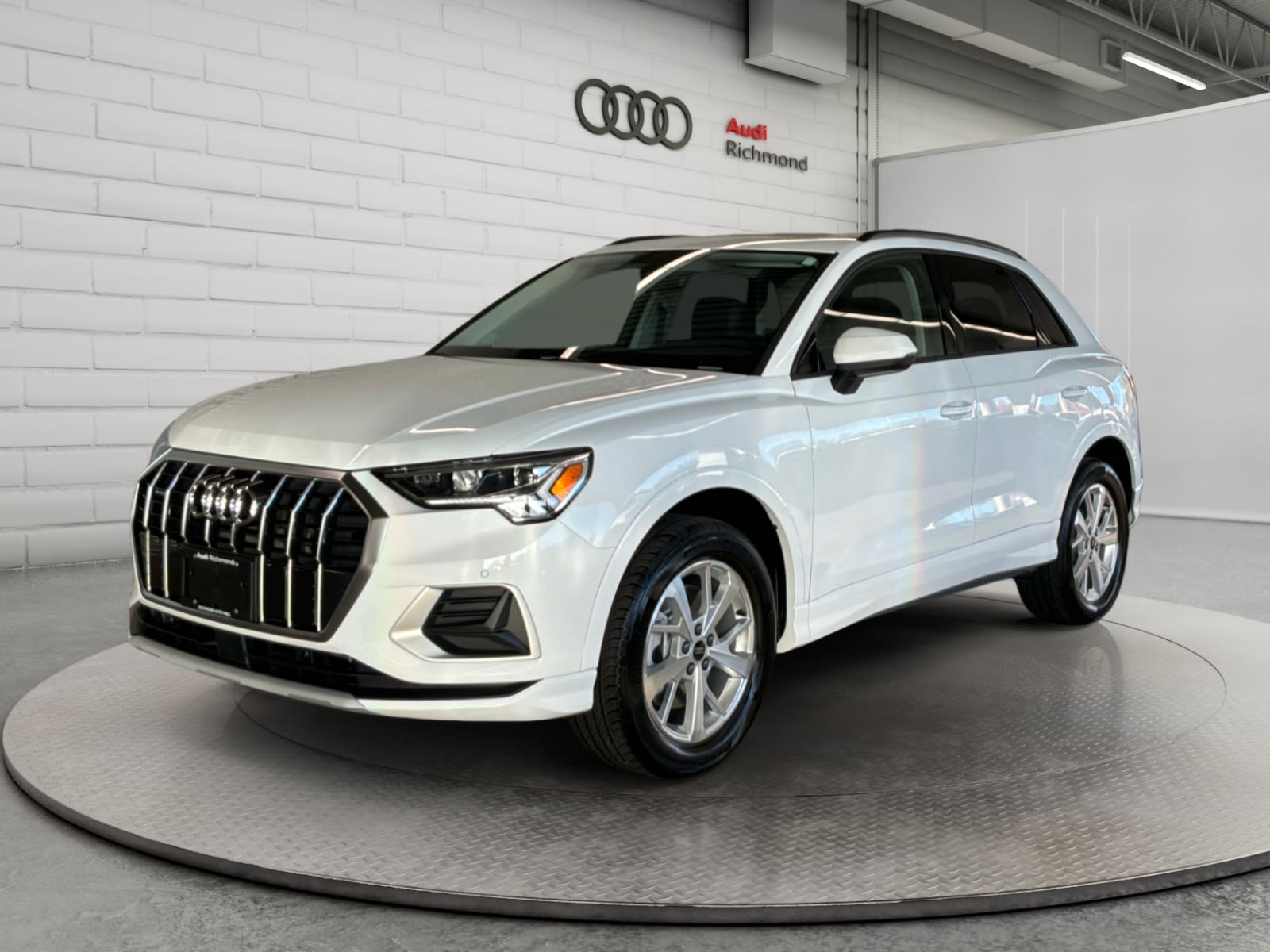 2025 Audi Q3 SUV / Crossover 8-Speed Automatic