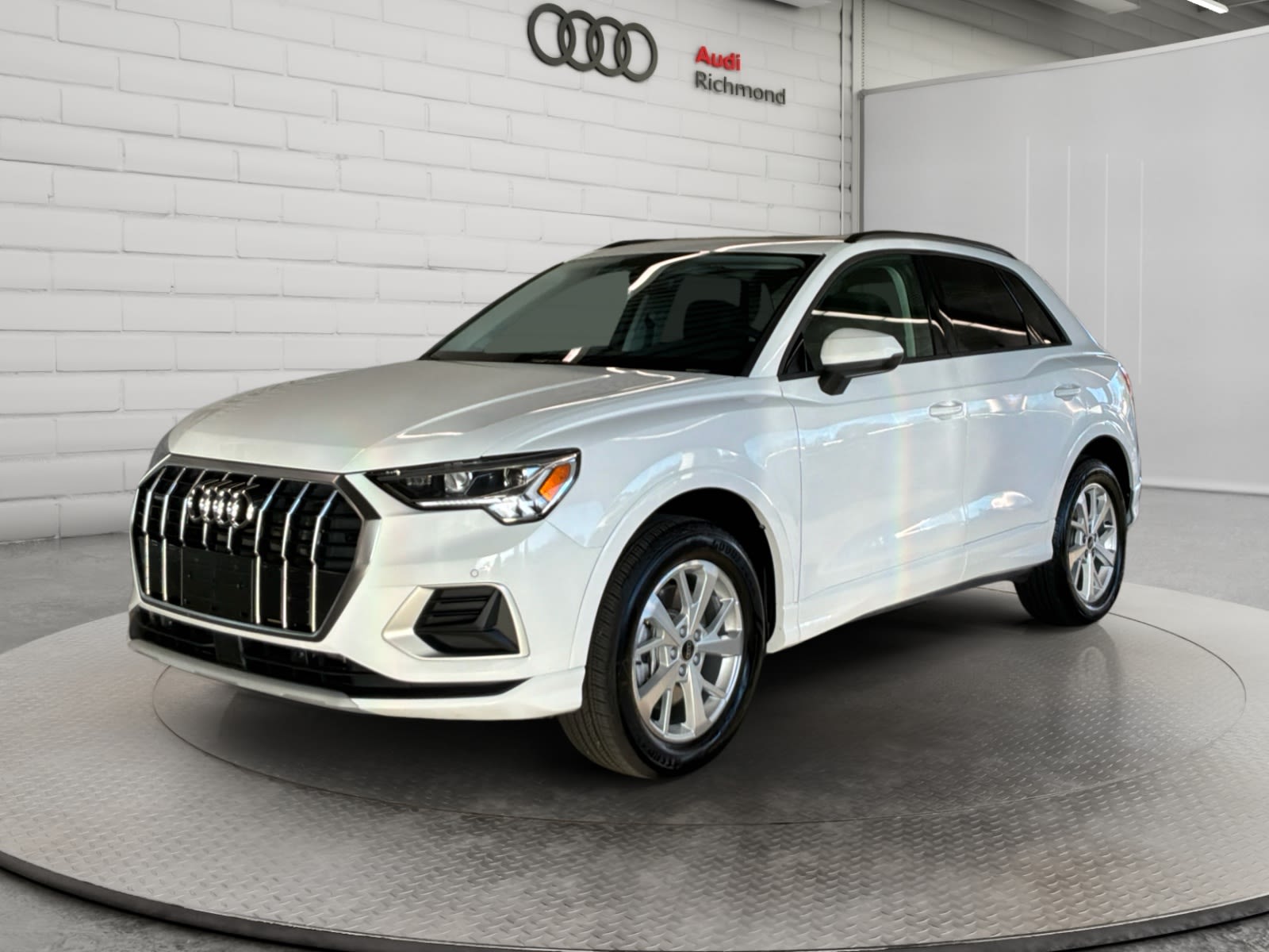 2025 Audi Q3 SUV / Crossover 8-Speed Automatic