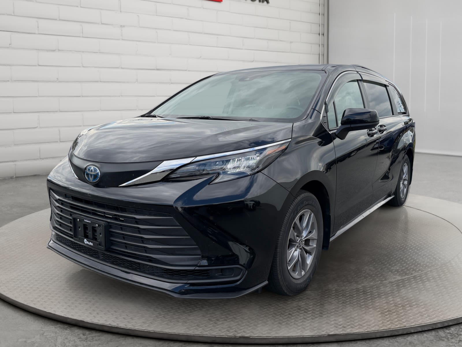 2024 Toyota Sienna Minivan All-Wheel Drive Continuously Variable Transmission