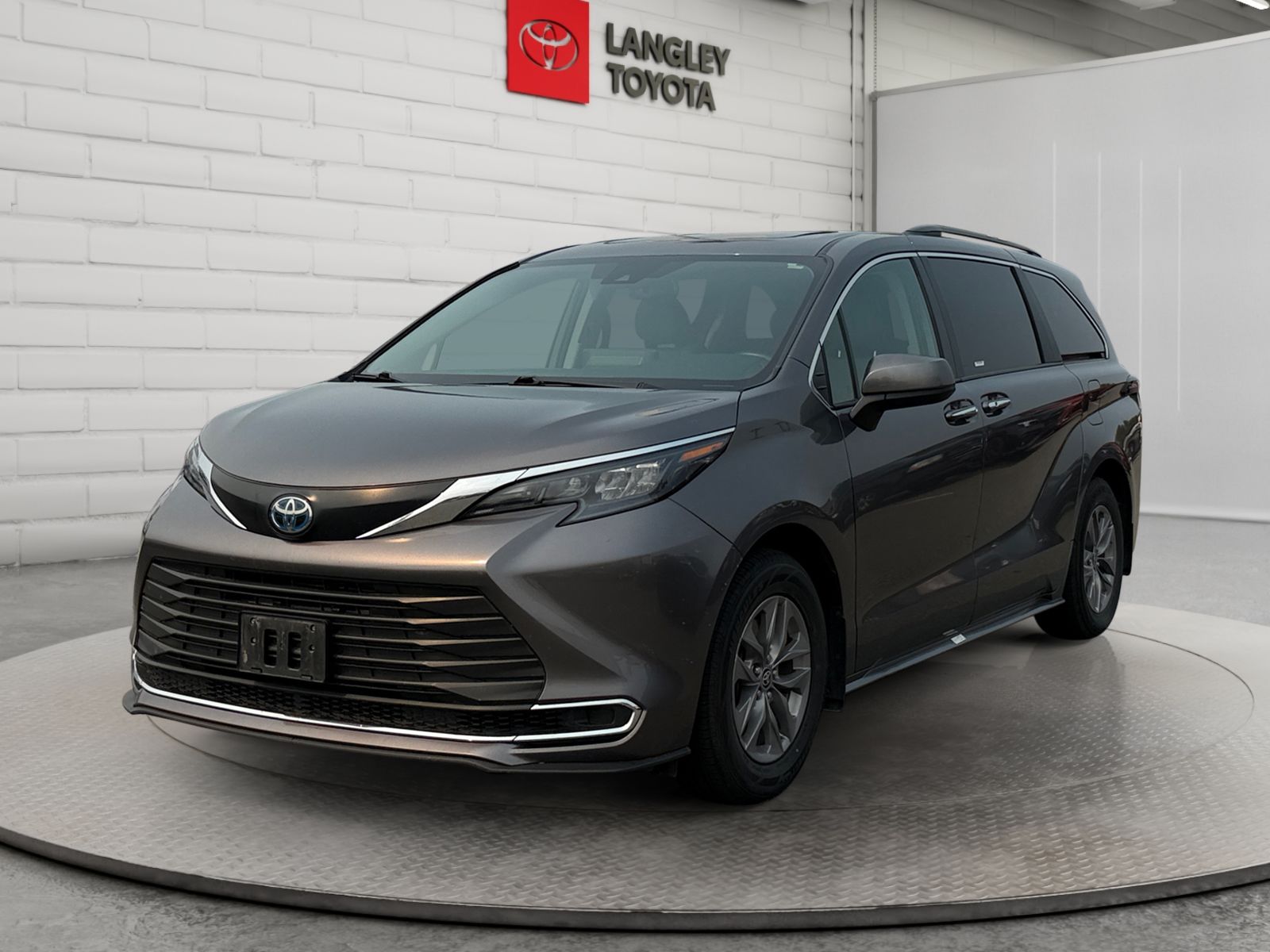 2024 Toyota Sienna XLE 8-Passenger FWD