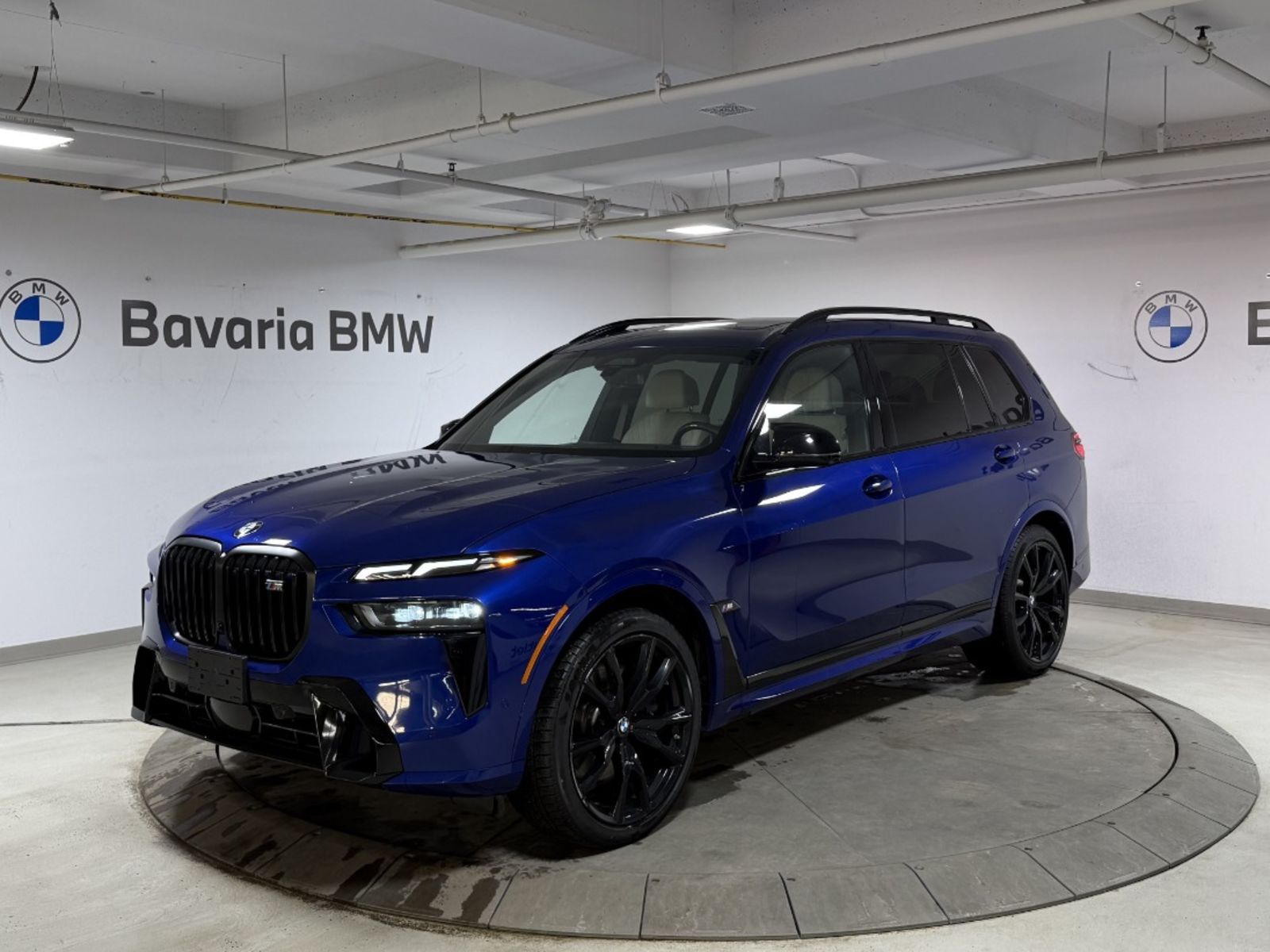 2023 BMW X7 M60i AWD