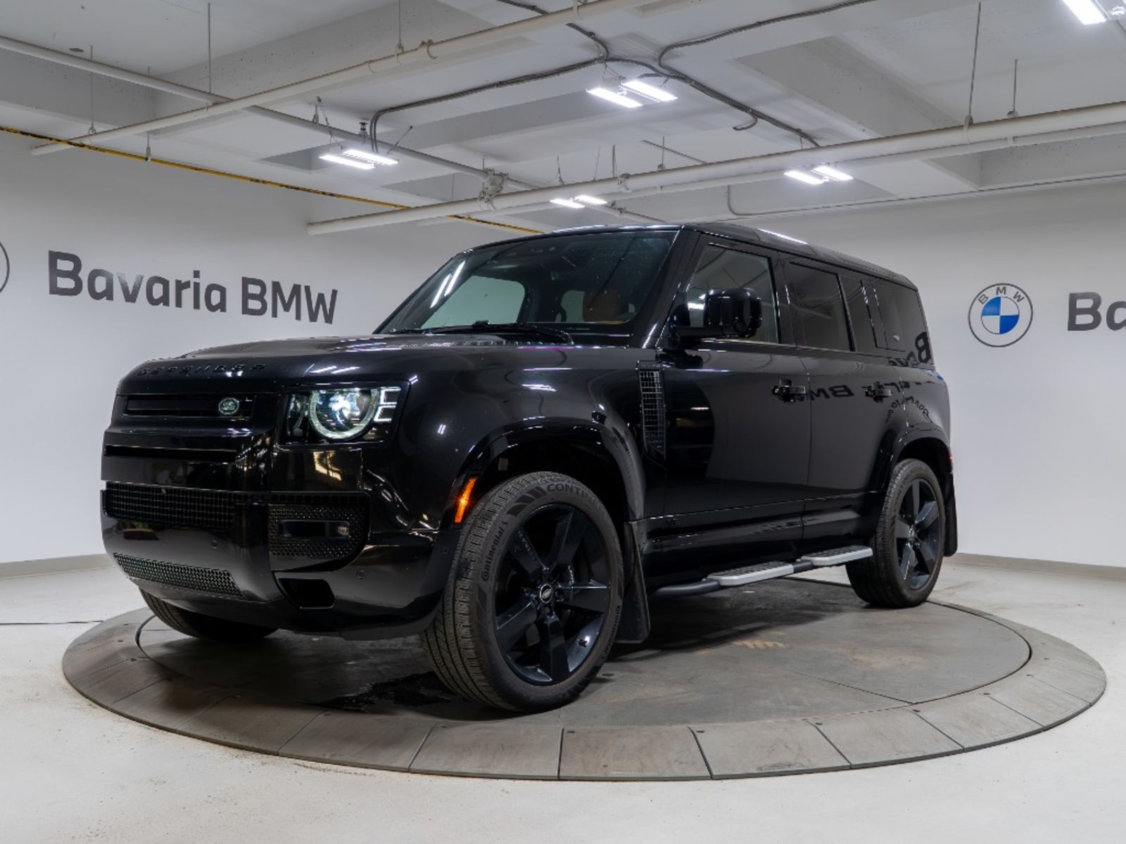  2023 Land Rover Defender 110 V8 AWD   