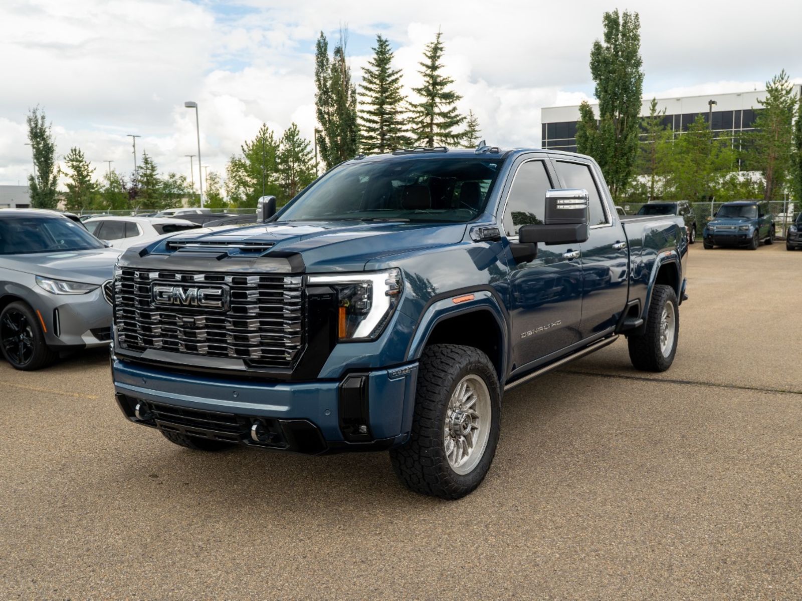 2025 GMC Sierra 3500HD Denali Ultimate Crew Cab 4WD