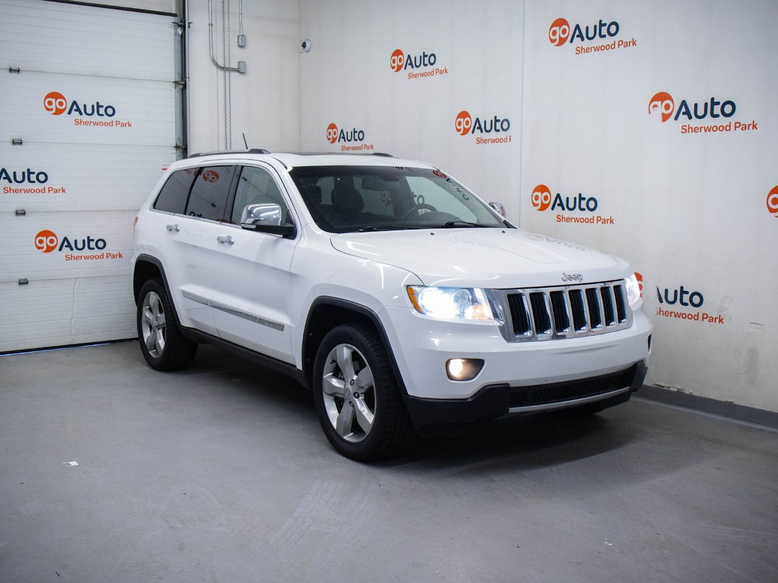 2013 Jeep Grand Cherokee SUV / Crossover Four-Wheel Drive 5-Speed Automatic