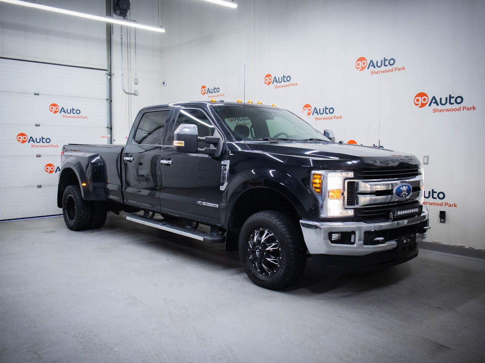 2018 Ford F-350 Super Duty Pickup Truck Four-Wheel Drive 6-Speed Automatic