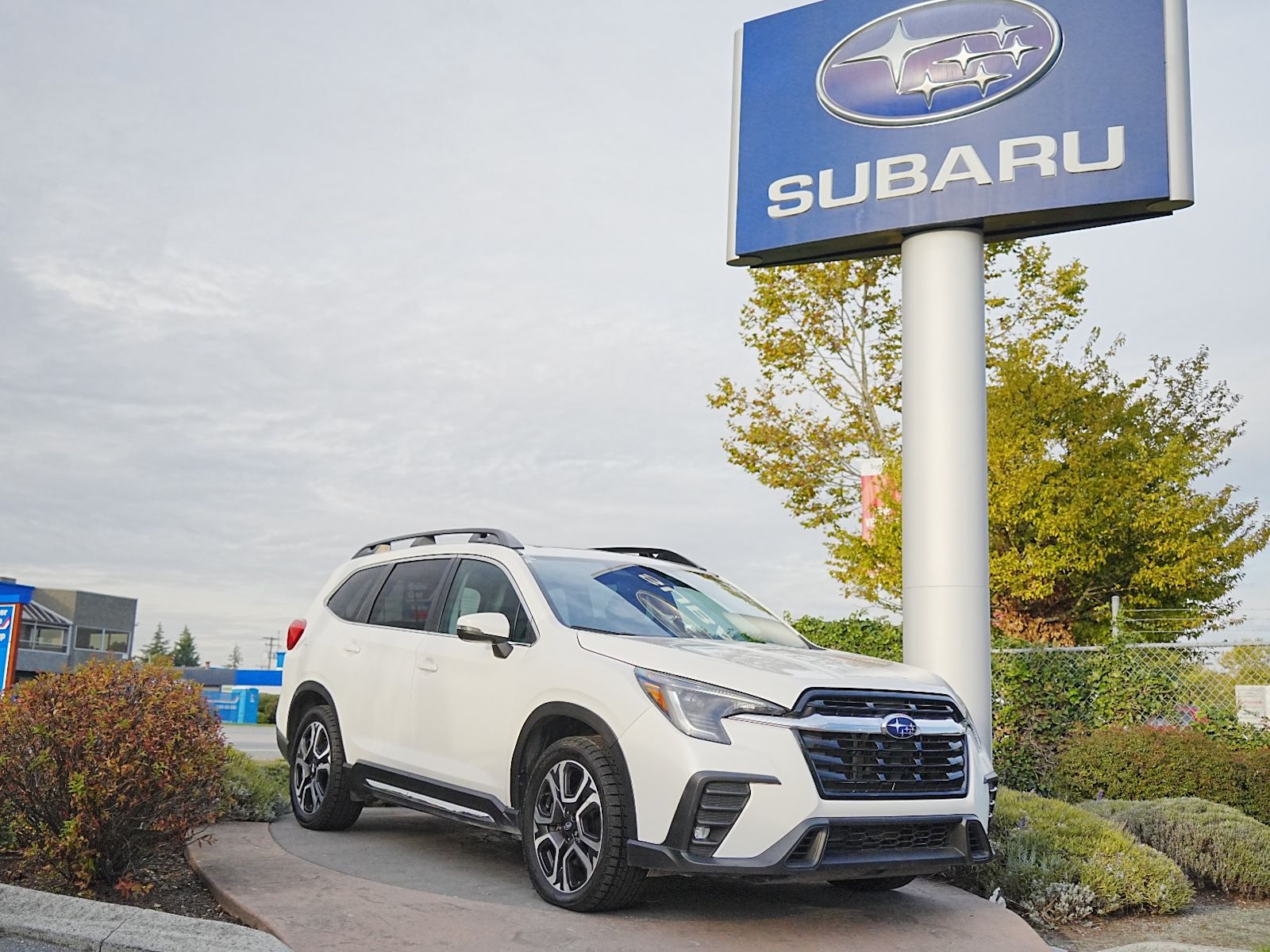 2023 Subaru Ascent Limited AWD with Captains Chairs