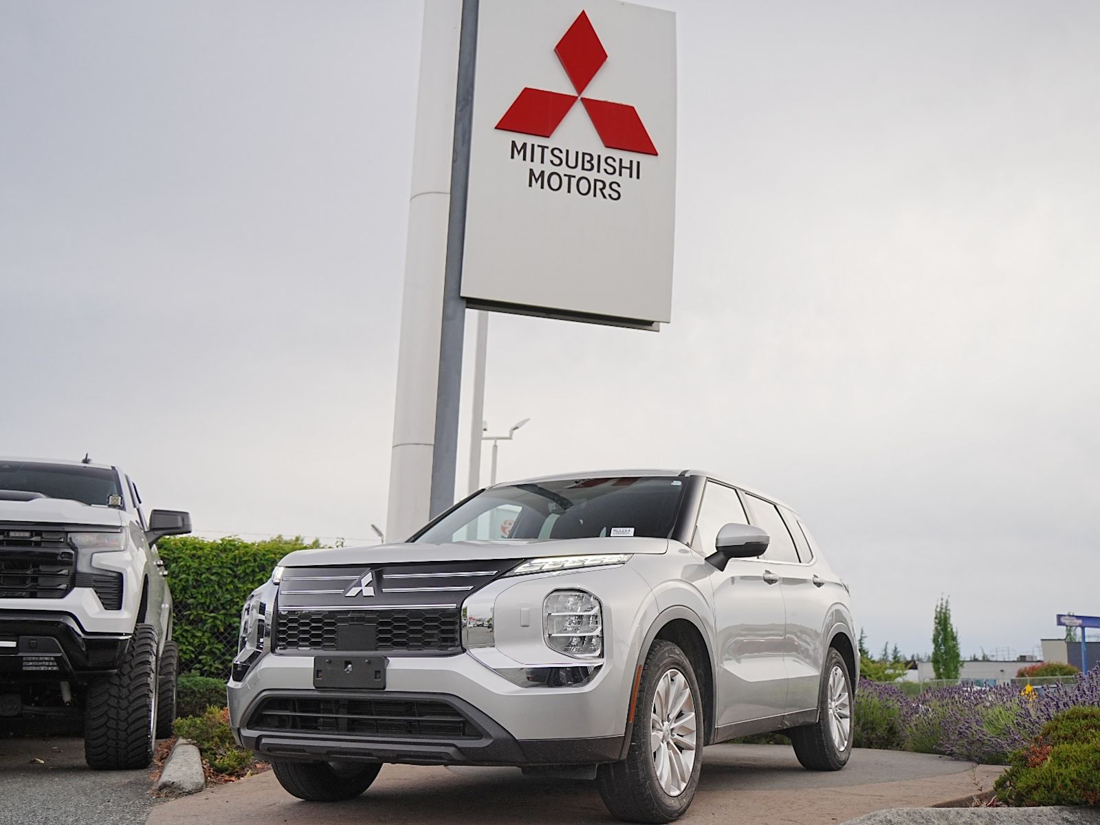  2025 Mitsubishi Outlander SUV / Crossover Front-Wheel Drive Continuously Variable Transmission