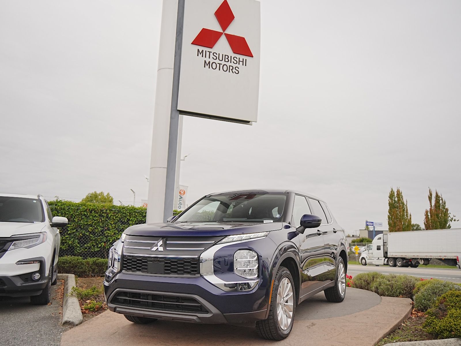  2025 Mitsubishi Outlander SUV / Crossover Front-Wheel Drive Continuously Variable Transmission