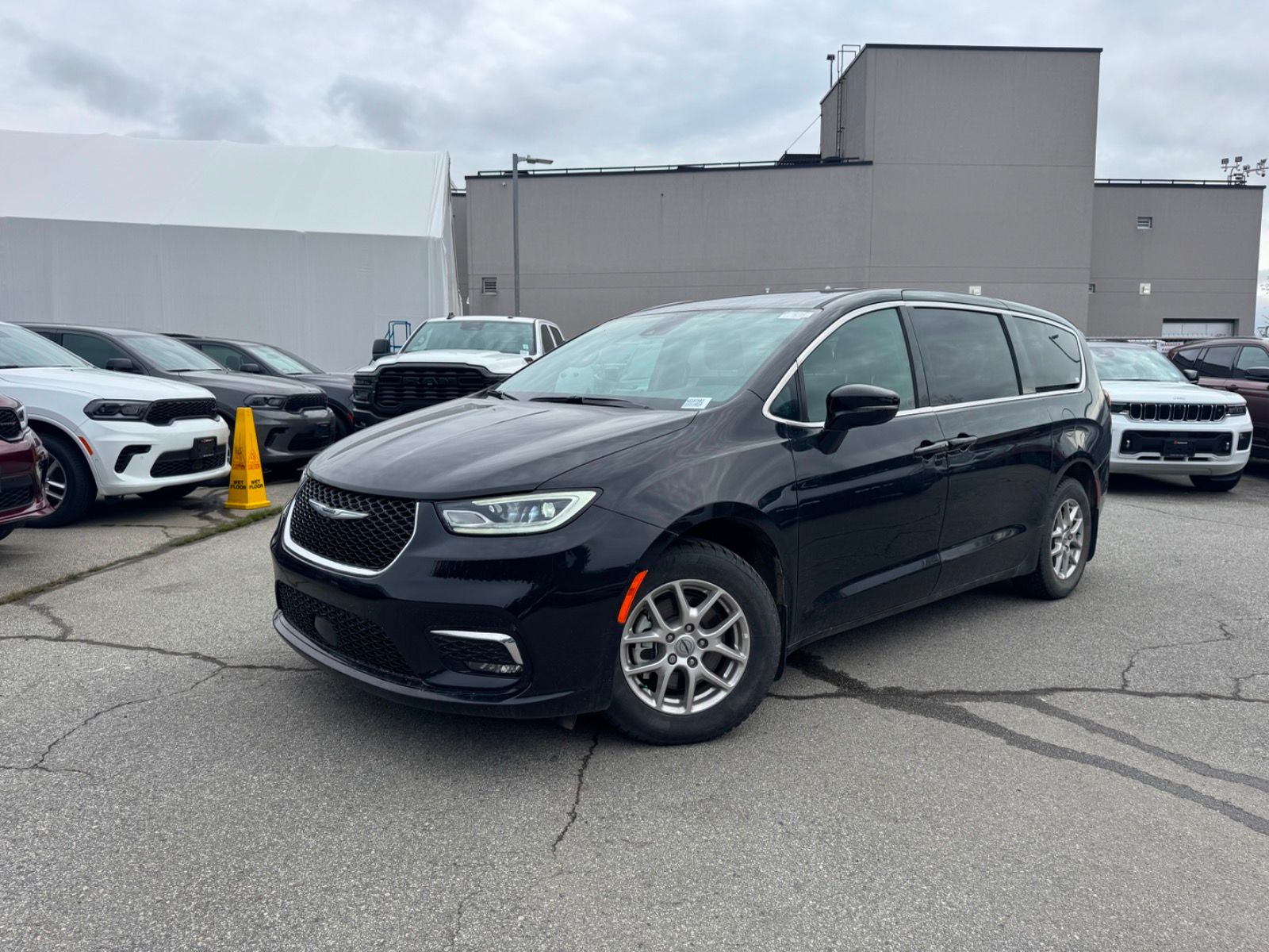 2024 Chrysler Pacifica Touring FWD