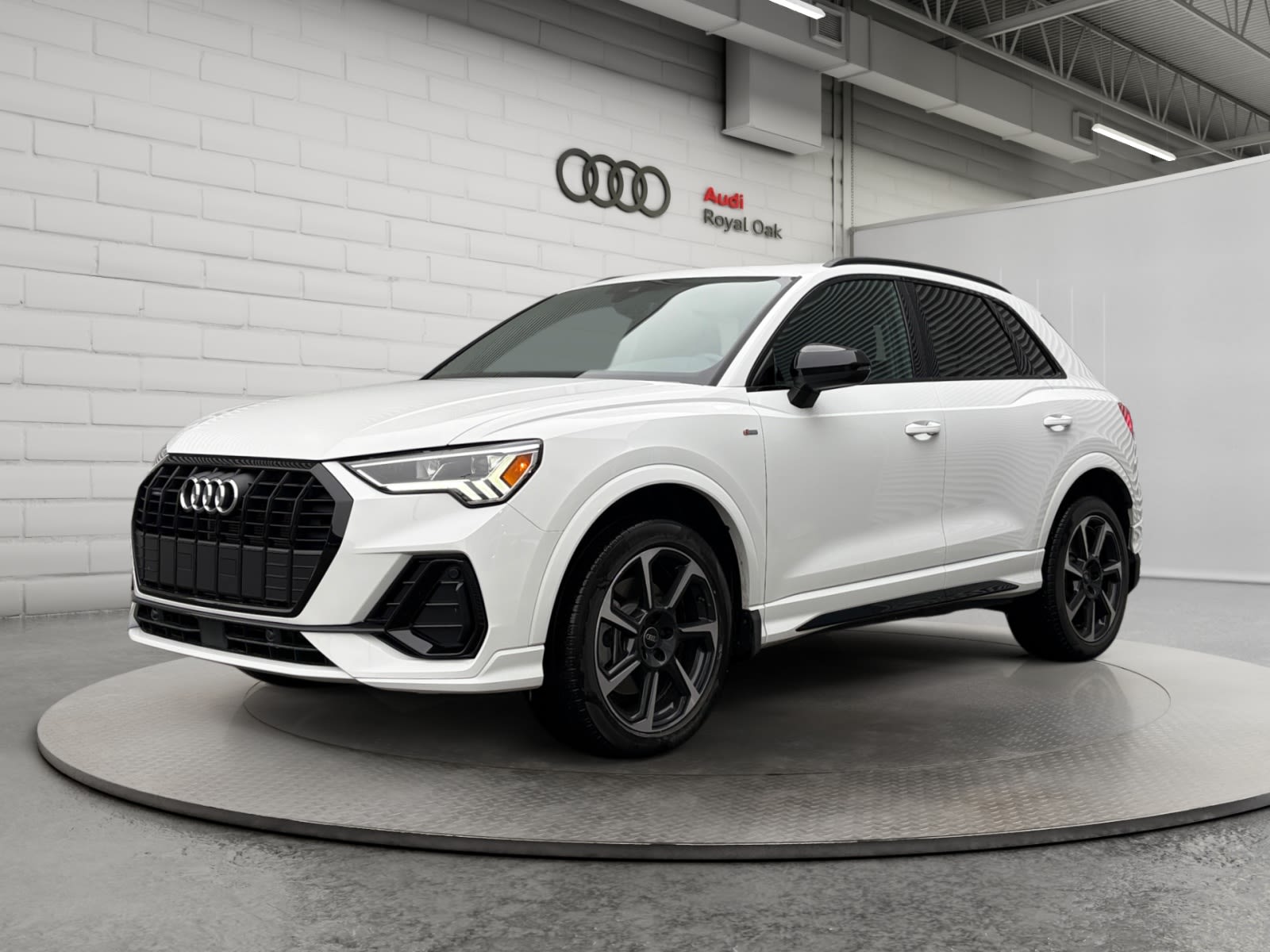  2024 Audi Q3 SUV / Crossover  8-Speed Automatic