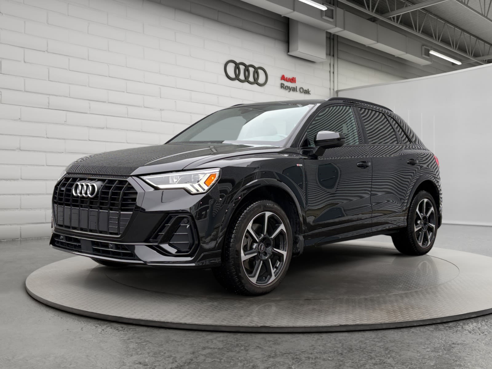  2023 Audi Q3 SUV / Crossover  8-Speed Automatic