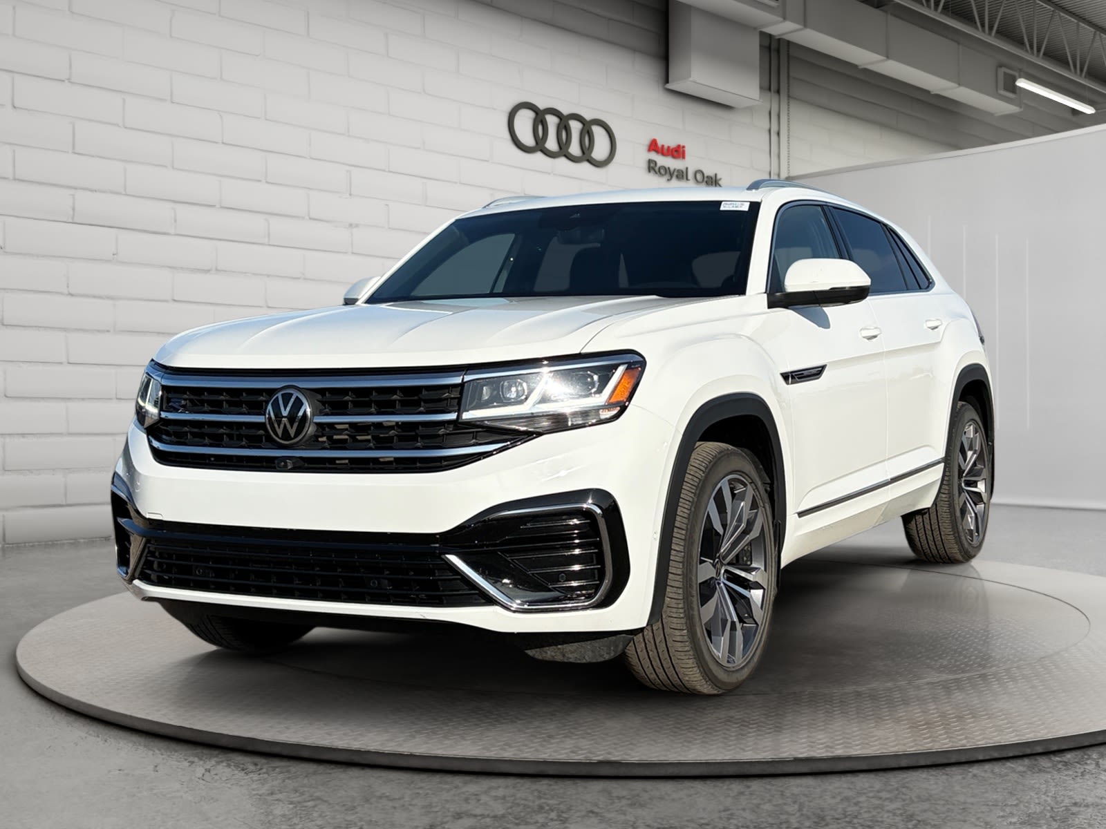  2023 Volkswagen Atlas Cross Sport SUV / Crossover  8-Speed Automatic