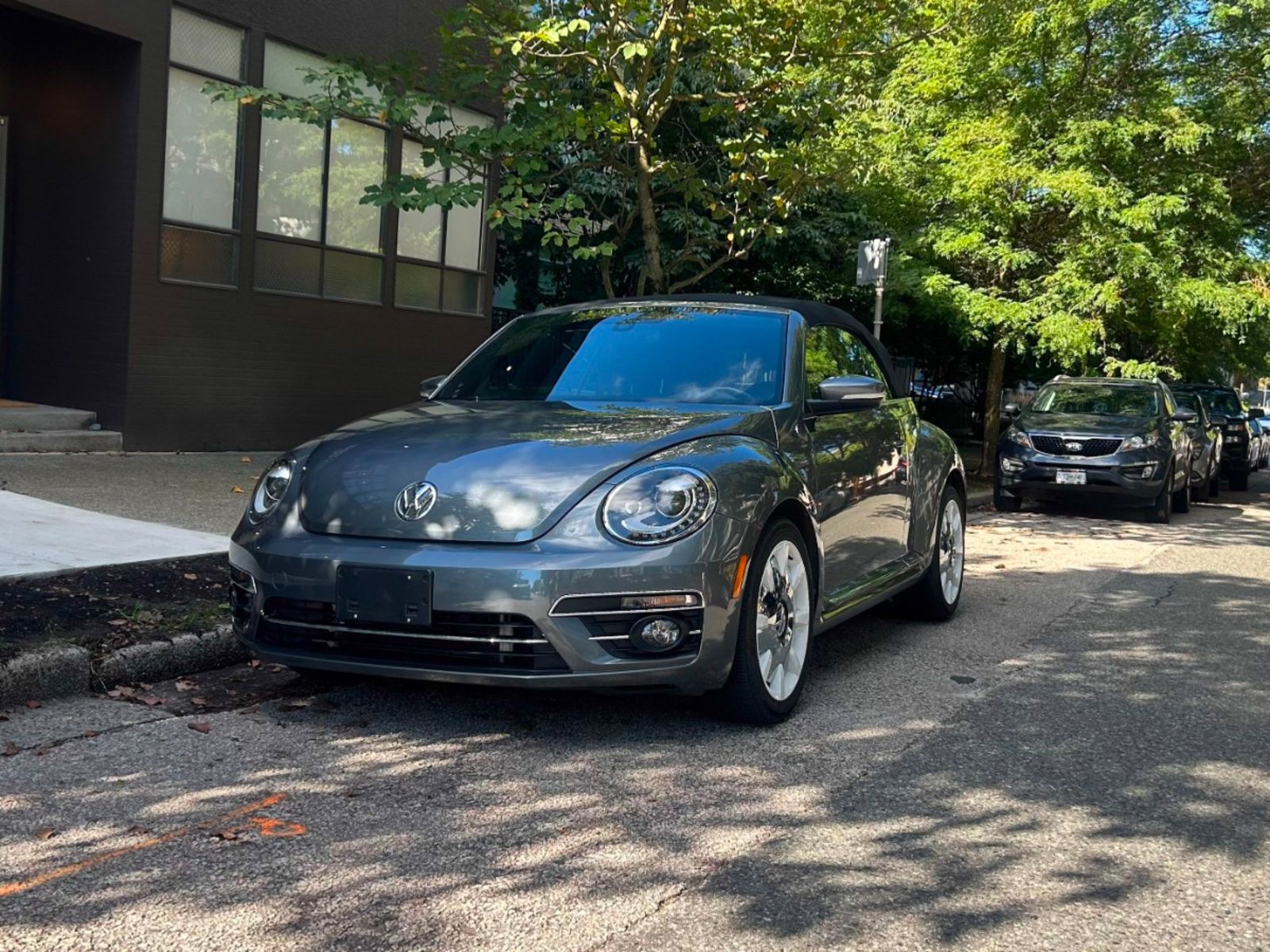  2019 Volkswagen Beetle Hatchback  6-Speed Automatic