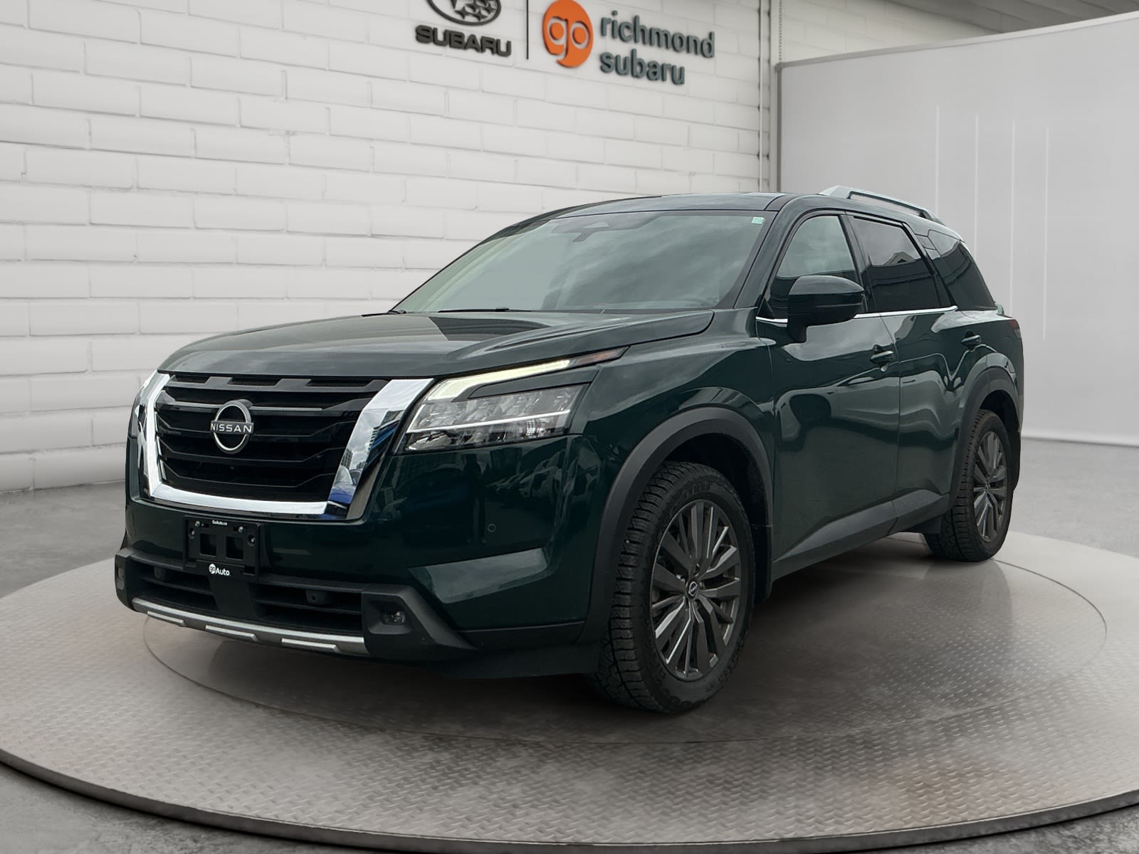  2023 Nissan Pathfinder SL 4WD   