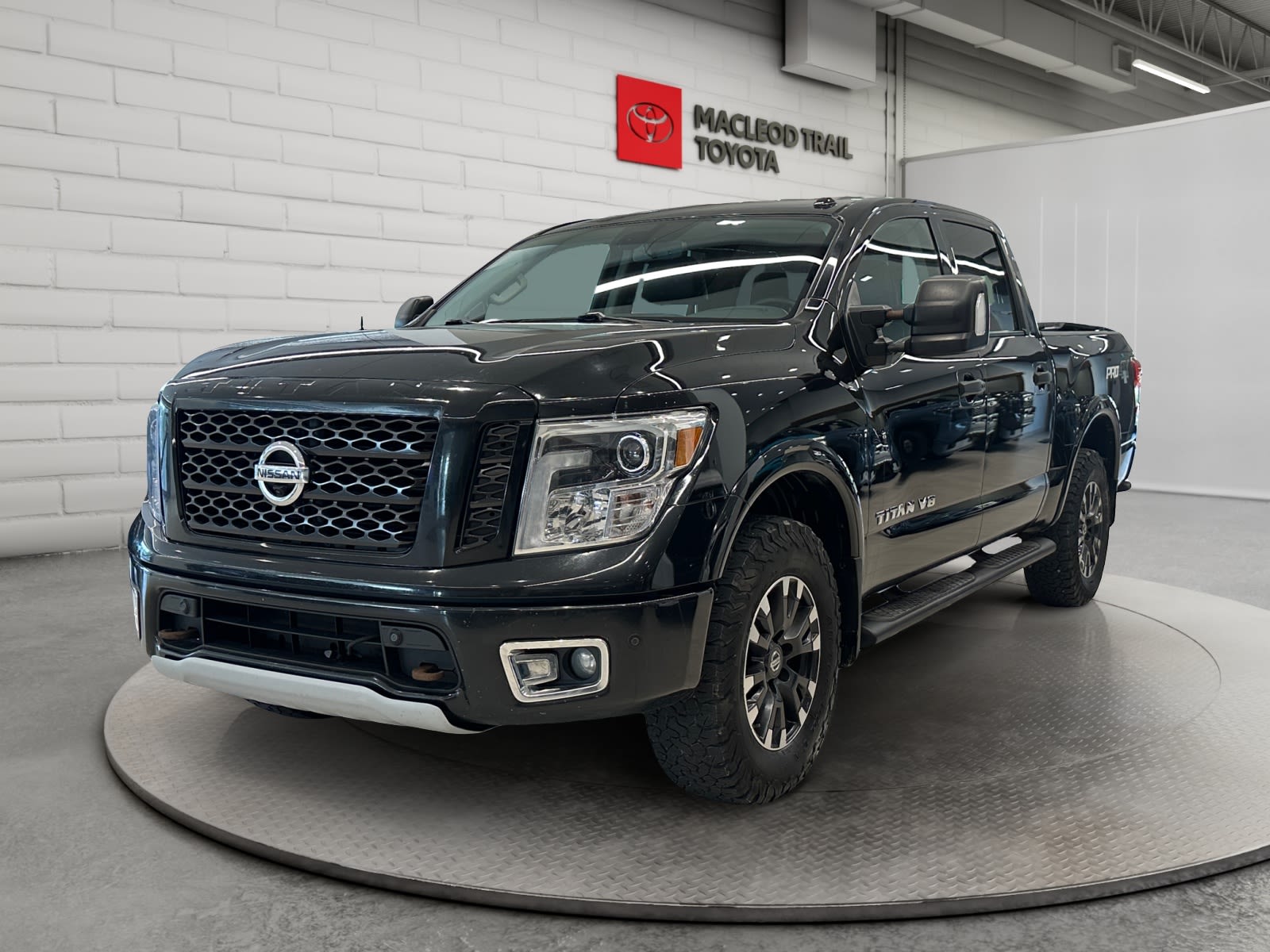  2018 Nissan Titan Pickup Truck Four-Wheel Drive 7-Speed Automatic