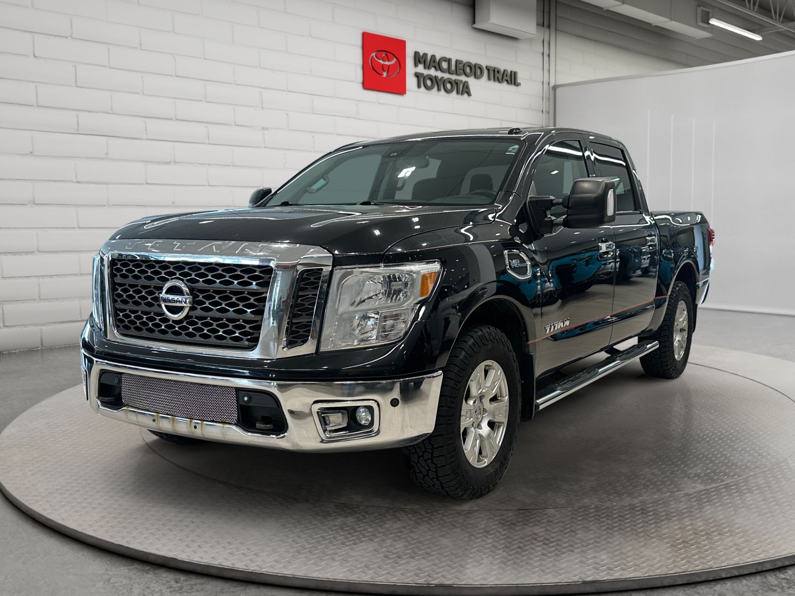  2017 Nissan Titan Pickup Truck Four-Wheel Drive 7-Speed Automatic