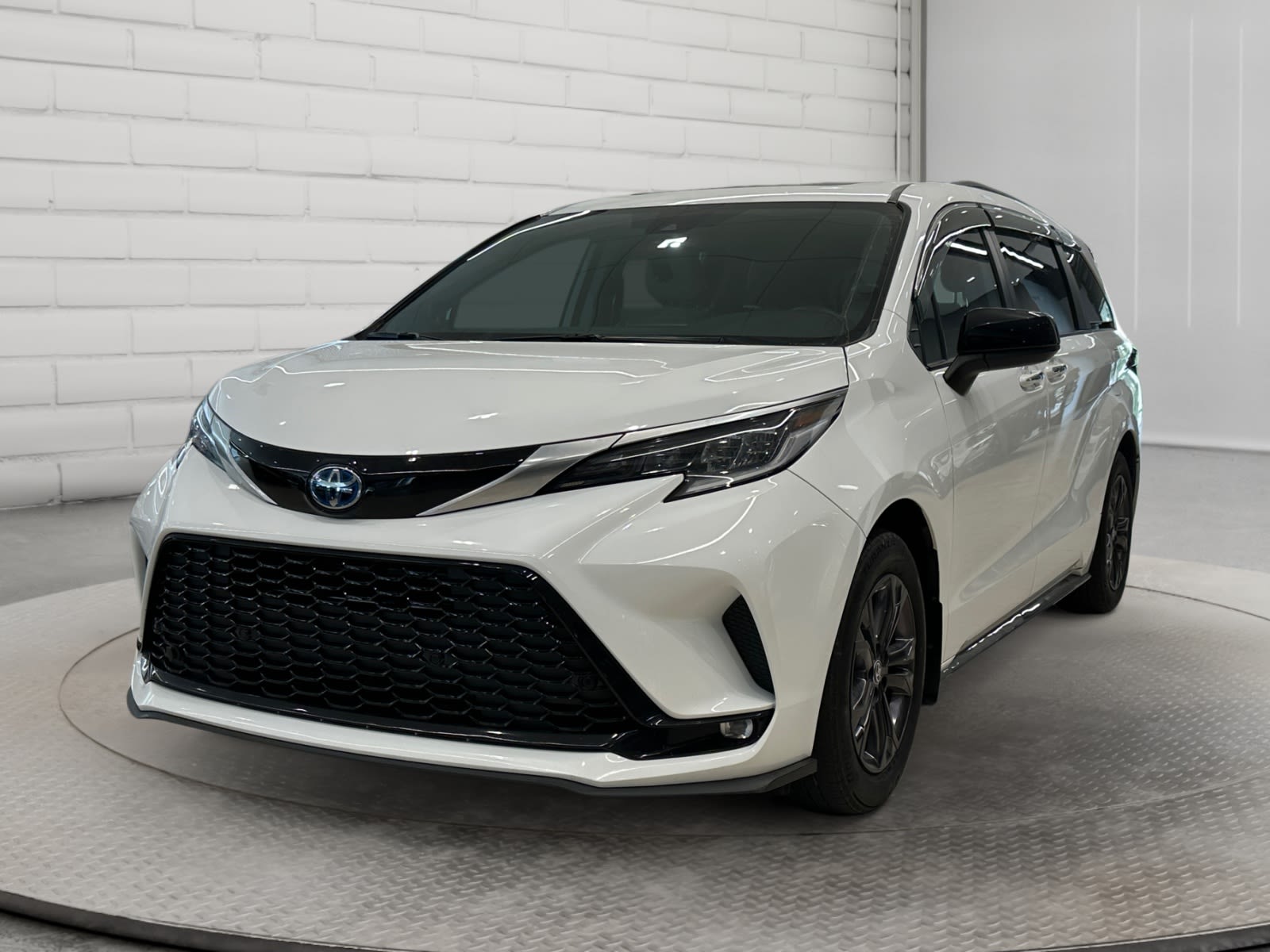  2024 Toyota Sienna XSE 7-Passenger AWD   
