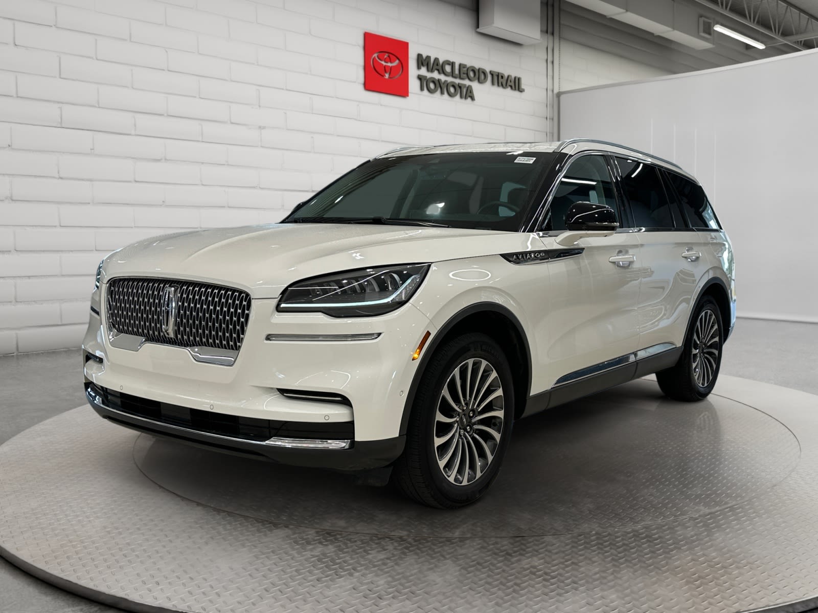  2023 Lincoln Aviator SUV / Crossover All-Wheel Drive Automatic