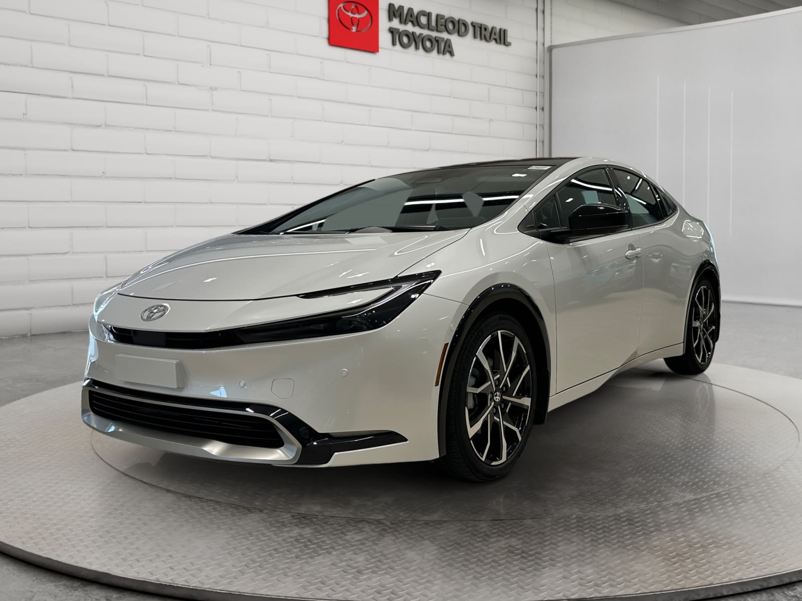 2027 Toyota Prius Plug-In Hybrid XSE Premium FWD