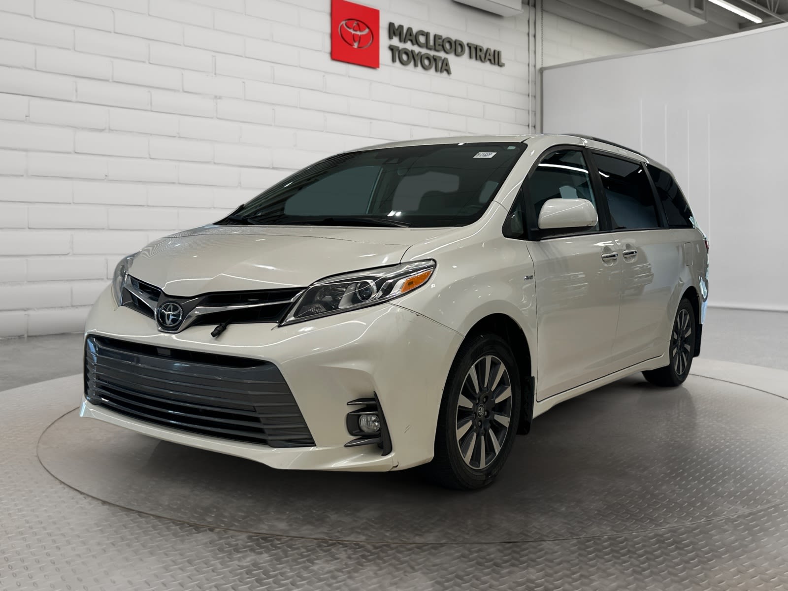  2020 Toyota Sienna XLE 7-Passenger AWD   