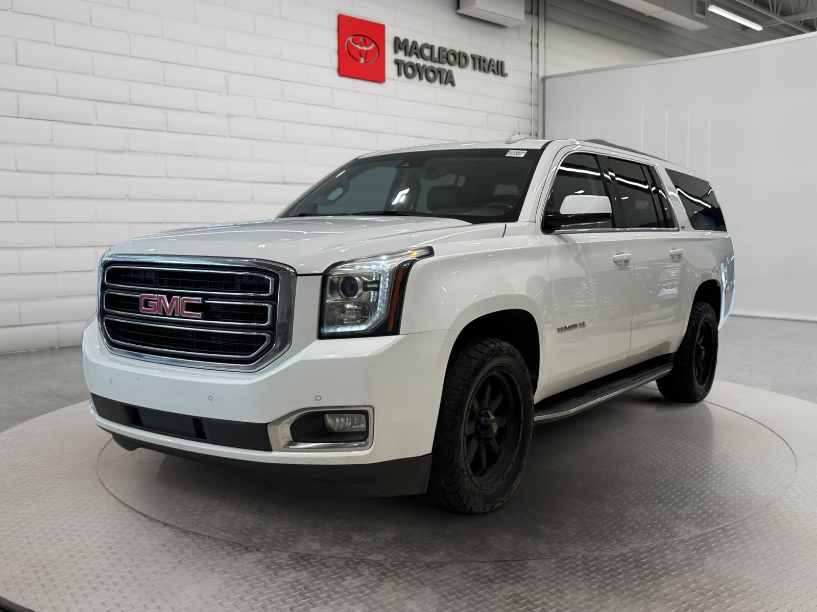  2017 GMC Yukon XL SUV / Crossover Four-Wheel Drive 6-Speed Automatic