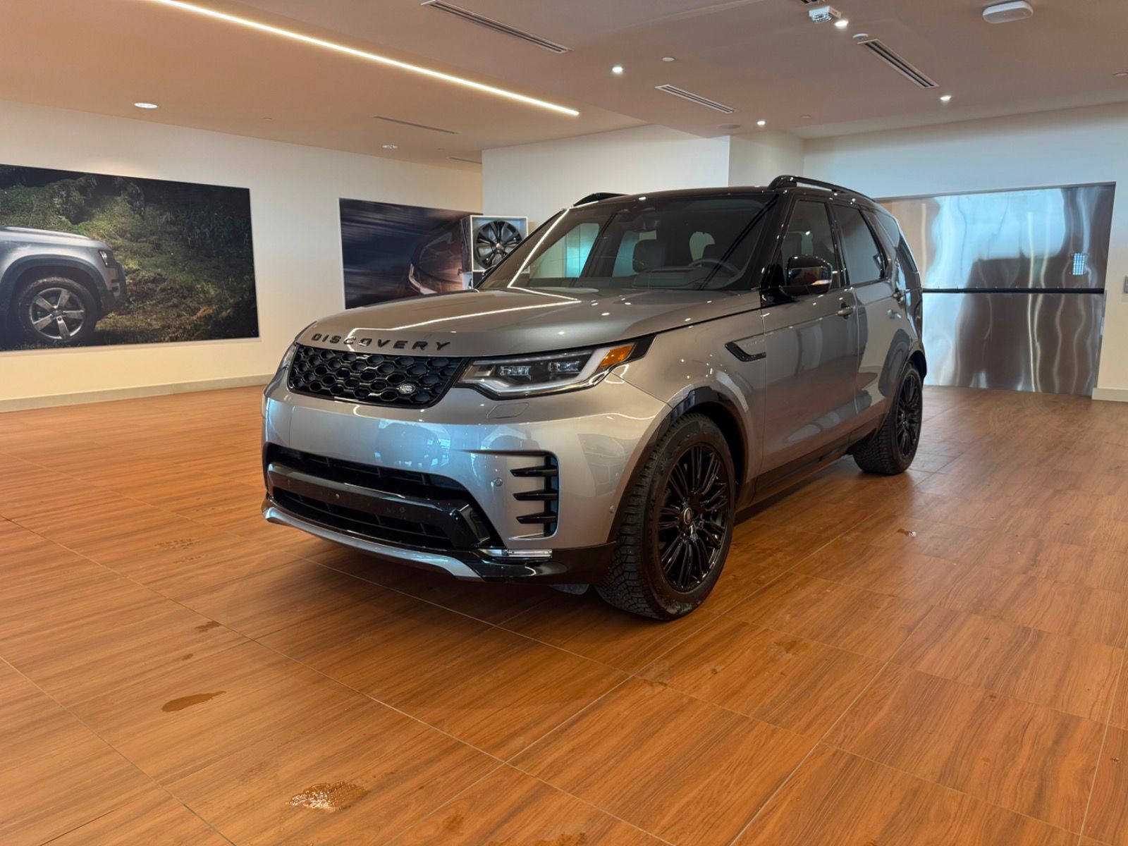 2025 Land Rover Discovery P300 Dynamic SE AWD