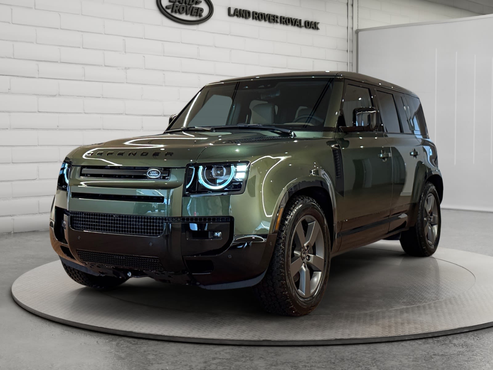  2026 Land Rover Defender 110 P500 X-Dynamic SE AWD   
