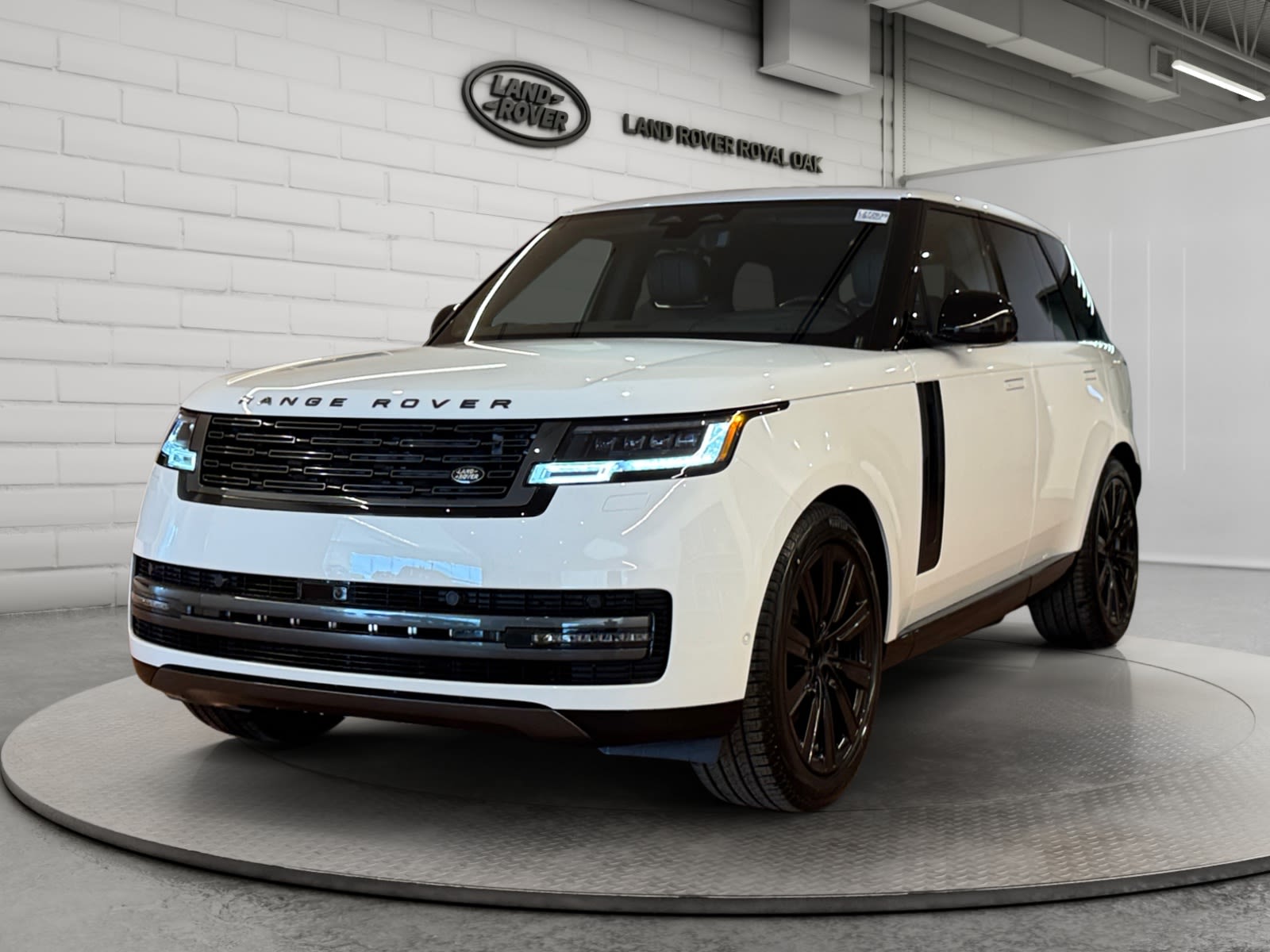 2027 Land Rover Range Rover P550e SE AWD