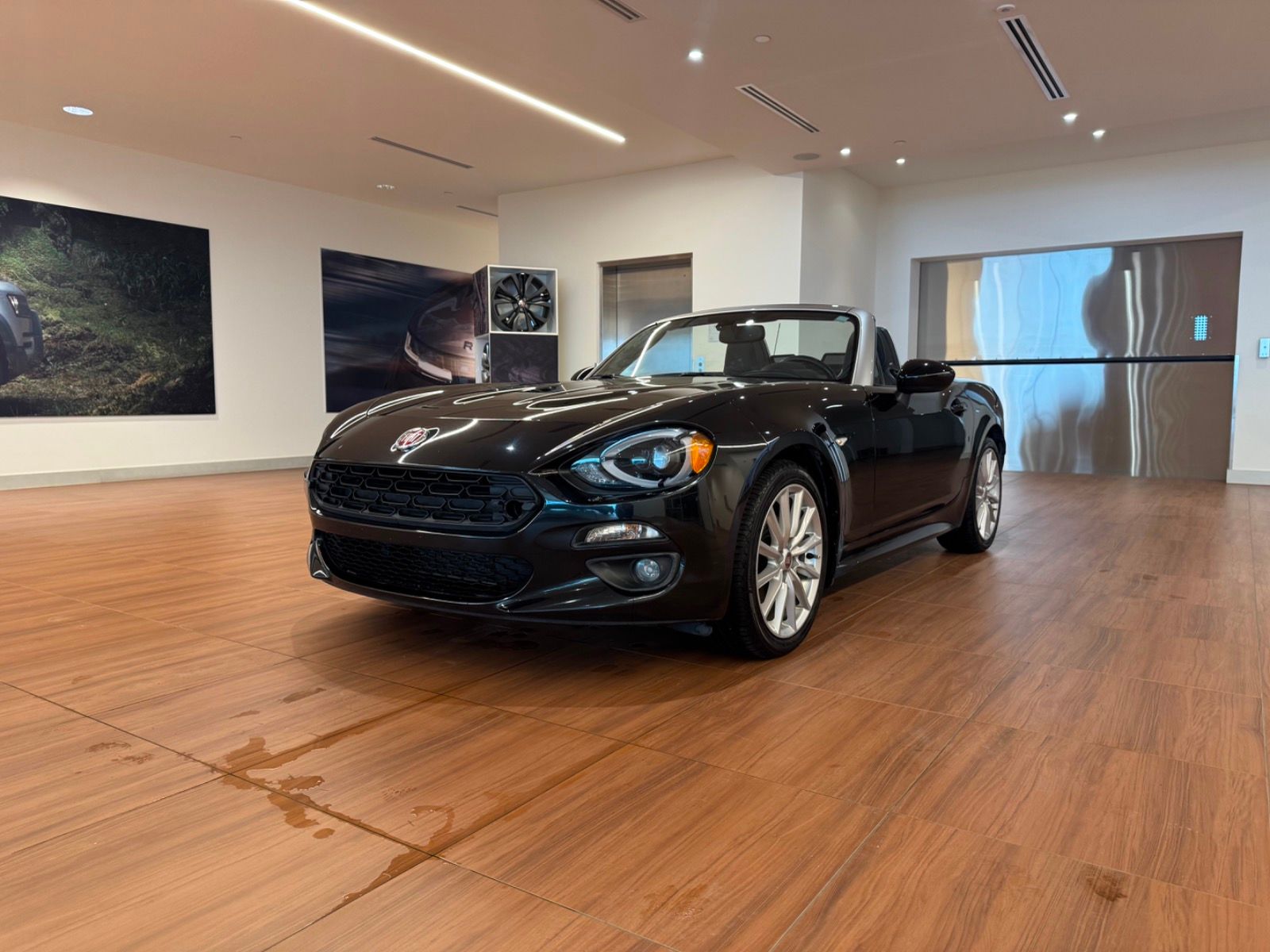 2017 FIAT 124 Spider Convertible 6-Speed Manual