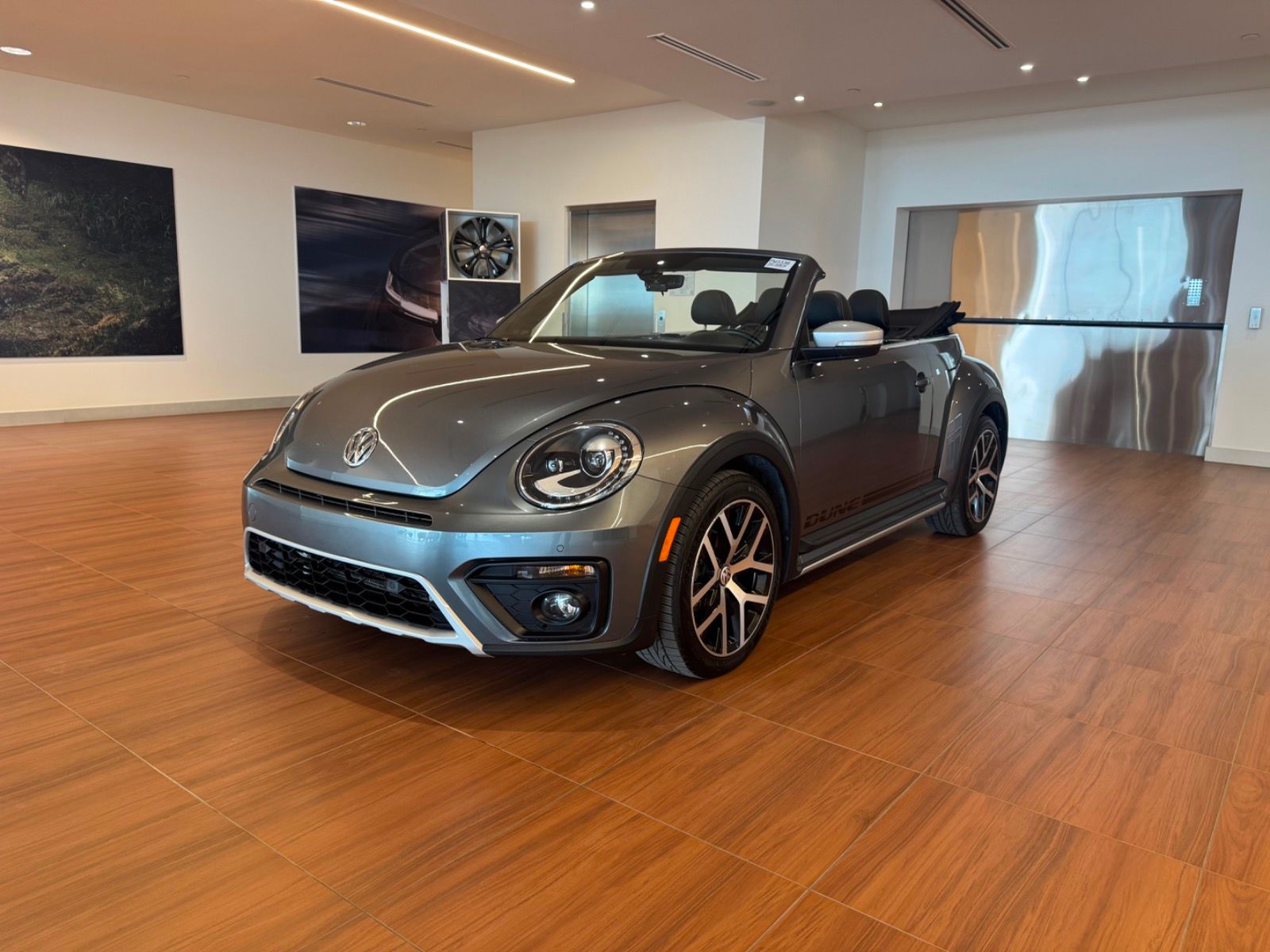 2019 Volkswagen Beetle 2.0T Dune Convertible FWD Convertible 6-Speed Automatic