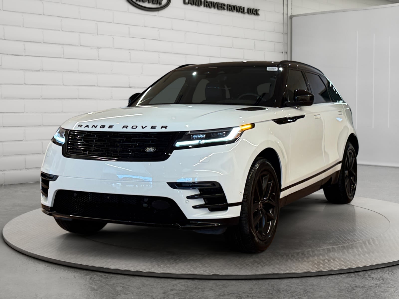 2026 Land Rover Range Rover Velar P250 Dynamic SE AWD