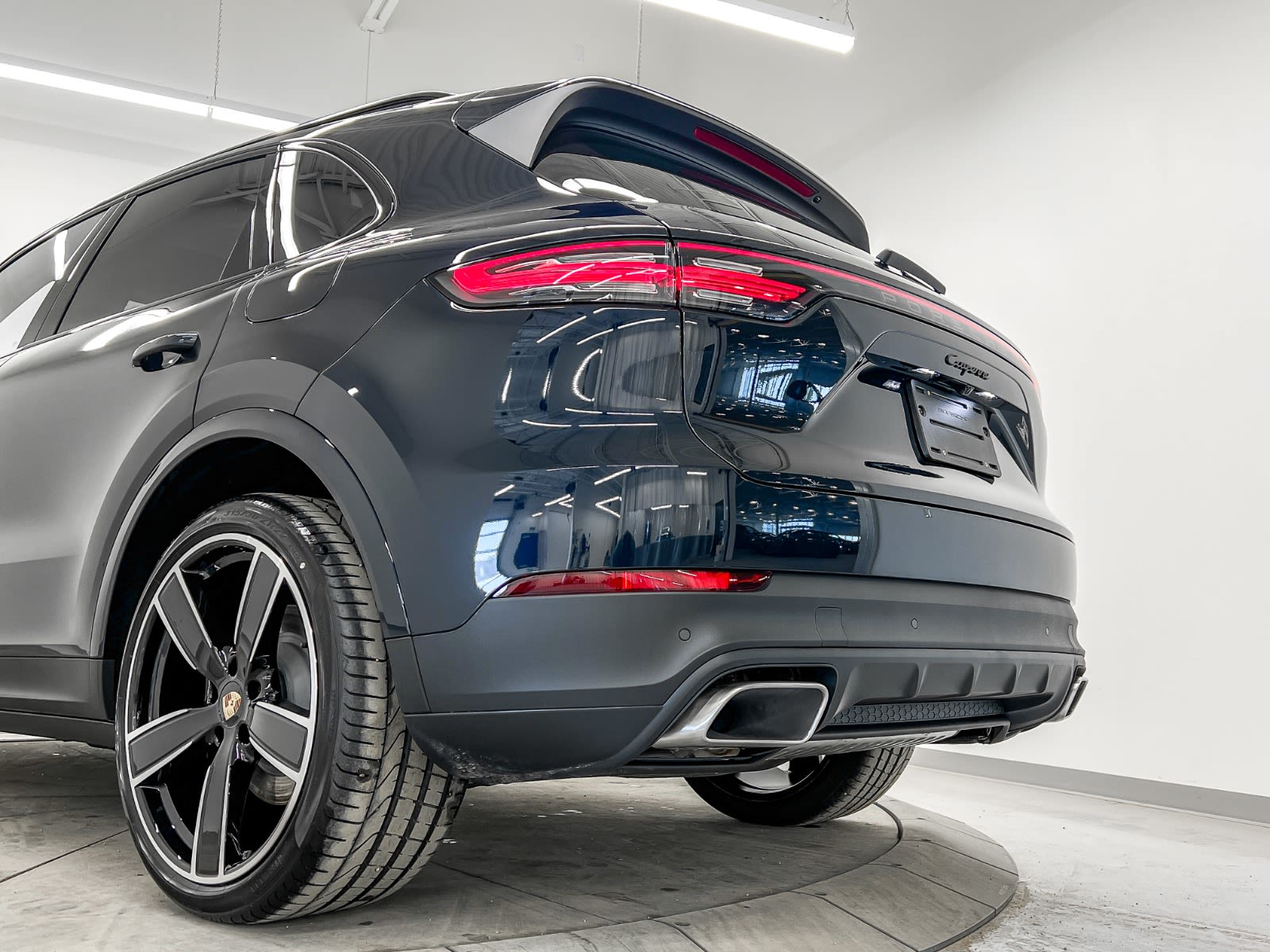 2023 Porsche Cayenne EHybrid Edmonton Motor Dealer Association