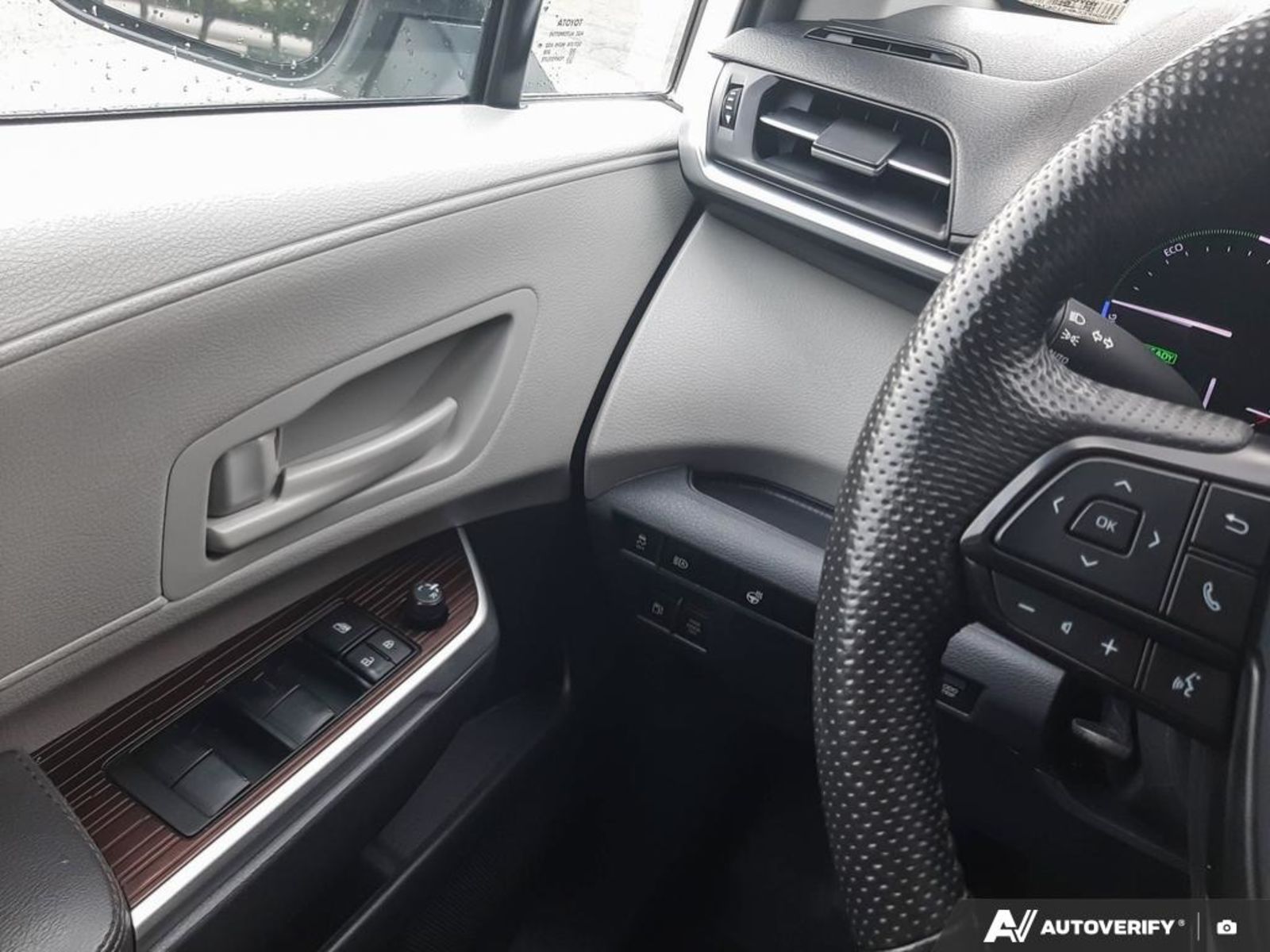 2023 Toyota Sienna LE 8-Passenger, Vancouver, Cash