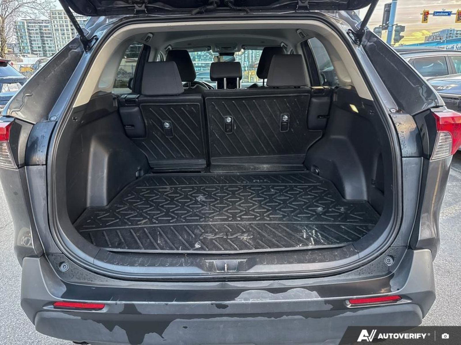 2025 Toyota RAV4 Hybrid LE, 温哥华, 全款车