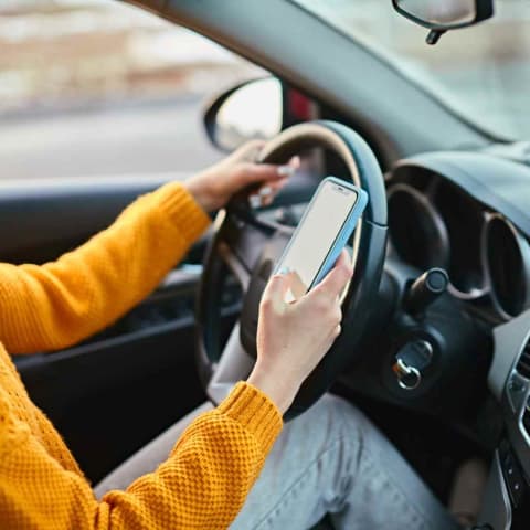 Distracted_Driving_and_Its_Impact_on_Accident_Liability_Featured_4dd542f767